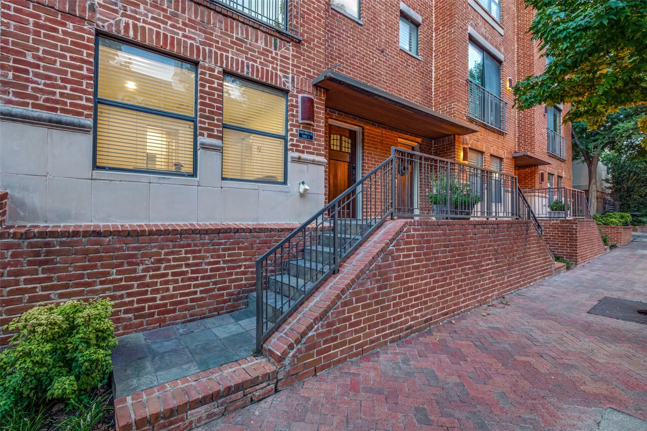 Condominium For Sale in Dallas County , 2420 Hugo Street 3, Dallas, Texas 75204, 3 Bedroom, 3 Bathroom, 2 Garage spaces, 1,971 Sqft, built in 2006, mls#21355465, Real Estate Agent in Dallas, Homes For Sale in Dallas county, Homes For Sale in Dallas, Realtor in Dallas Texas, Real Estate Brokerage Independent Realty Texas, Luminita Cordes Realtor