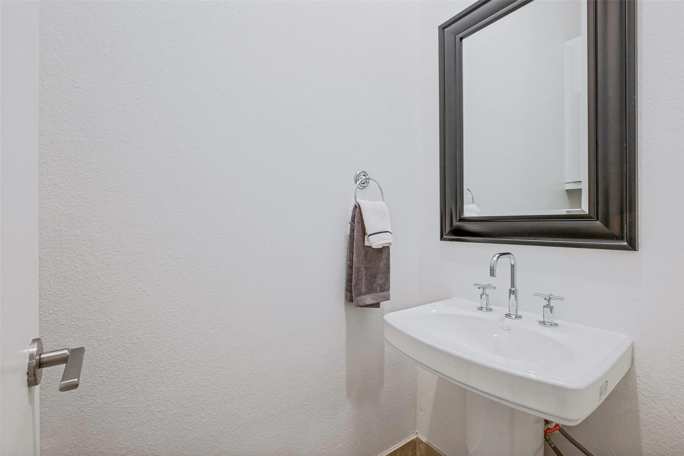 Condominium For Sale in Dallas County , 2420 Hugo Street 3, Dallas, Texas 75204, 3 Bedroom, 3 Bathroom, 2 Garage spaces, 1,971 Sqft, built in 2006, mls#21355465, Real Estate Agent in Dallas, Homes For Sale in Dallas county, Homes For Sale in Dallas, Realtor in Dallas Texas, Real Estate Brokerage Independent Realty Texas, Luminita Cordes Realtor