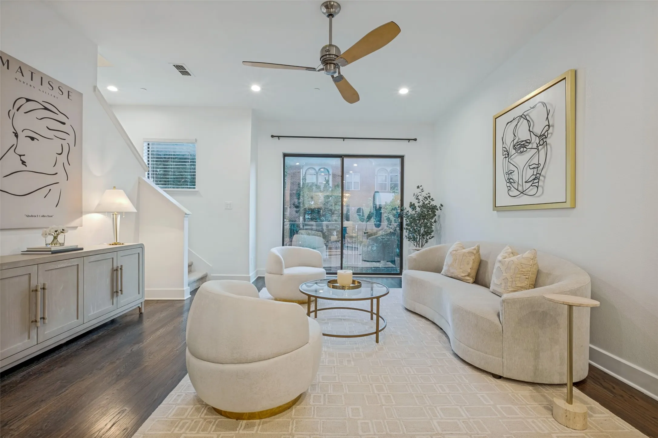 Condominium For Sale in Dallas County , 2420 Hugo Street 3, Dallas, Texas 75204, 3 Bedroom, 3 Bathroom, 2 Garage spaces, 1,971 Sqft, built in 2006, mls#21355465, Real Estate Agent in Dallas, Homes For Sale in Dallas county, Homes For Sale in Dallas, Realtor in Dallas Texas, Real Estate Brokerage Independent Realty Texas, Luminita Cordes Realtor