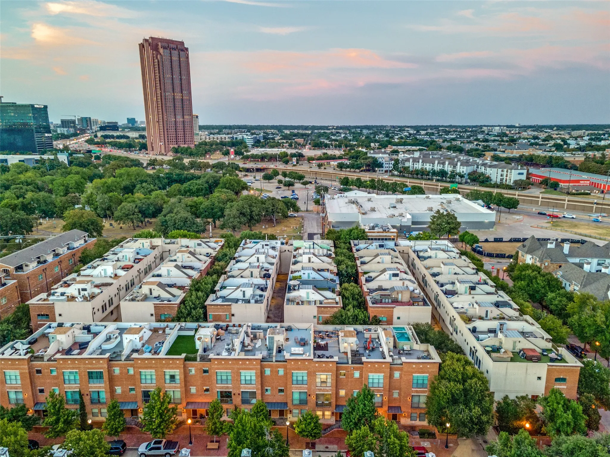 Condominium For Sale in Dallas County , 2420 Hugo Street 3, Dallas, Texas 75204, 3 Bedroom, 3 Bathroom, 2 Garage spaces, 1,971 Sqft, built in 2006, mls#21355465, Real Estate Agent in Dallas, Homes For Sale in Dallas county, Homes For Sale in Dallas, Realtor in Dallas Texas, Real Estate Brokerage Independent Realty Texas, Luminita Cordes Realtor