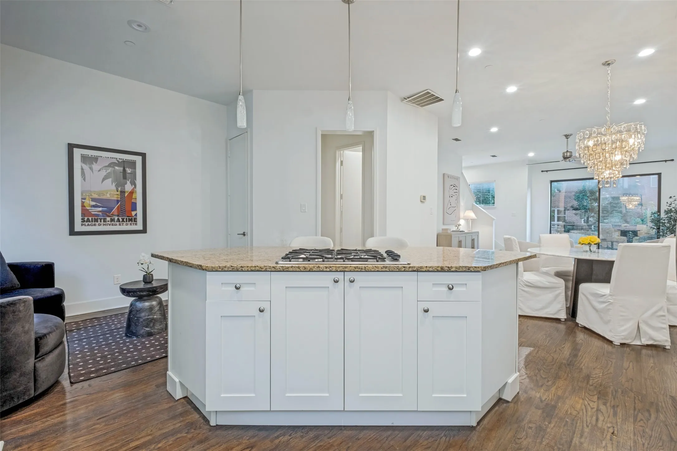 Condominium For Sale in Dallas County , 2420 Hugo Street 3, Dallas, Texas 75204, 3 Bedroom, 3 Bathroom, 2 Garage spaces, 1,971 Sqft, built in 2006, mls#21355465, Real Estate Agent in Dallas, Homes For Sale in Dallas county, Homes For Sale in Dallas, Realtor in Dallas Texas, Real Estate Brokerage Independent Realty Texas, Luminita Cordes Realtor