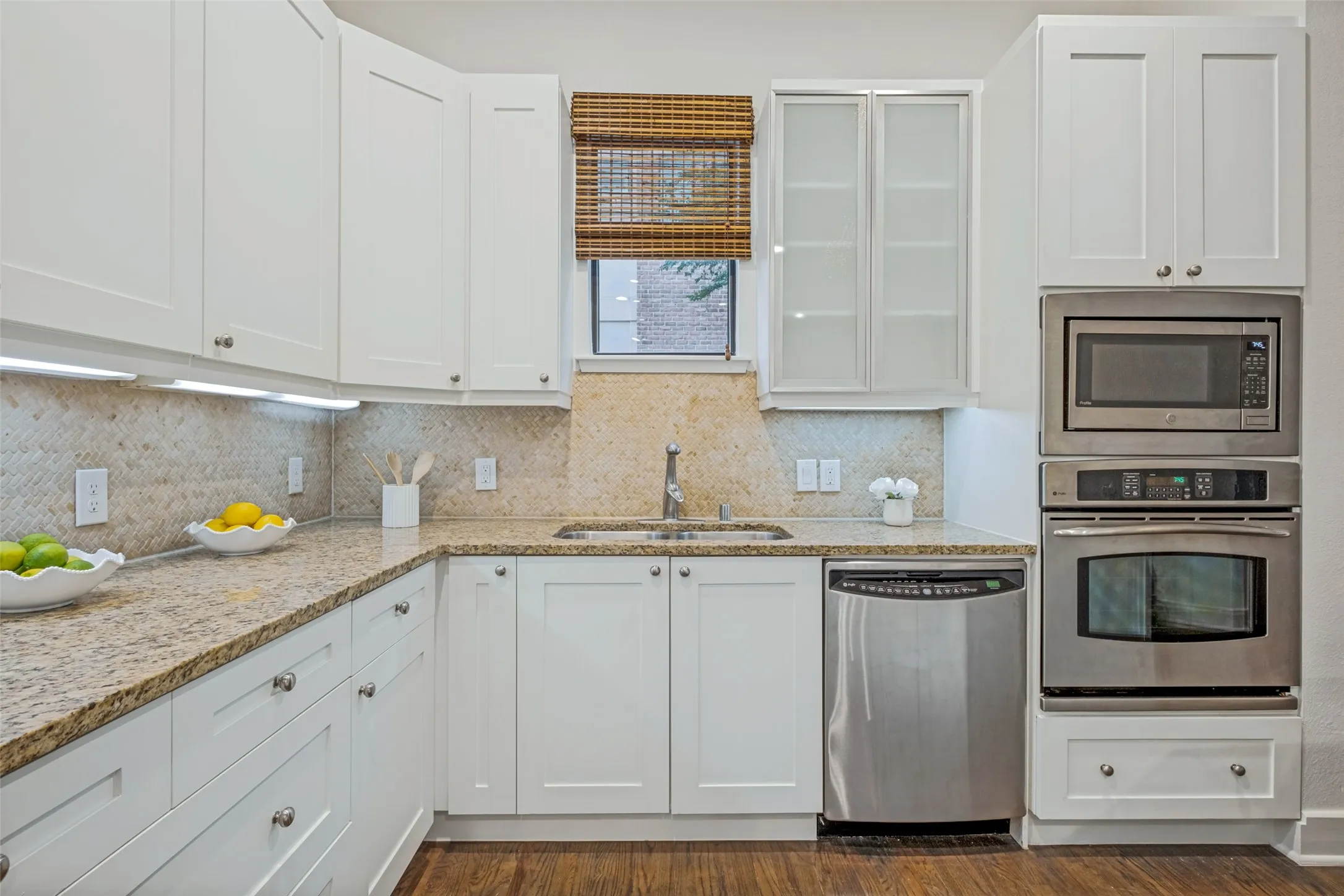 Condominium For Sale in Dallas County , 2420 Hugo Street 3, Dallas, Texas 75204, 3 Bedroom, 3 Bathroom, 2 Garage spaces, 1,971 Sqft, built in 2006, mls#21355465, Real Estate Agent in Dallas, Homes For Sale in Dallas county, Homes For Sale in Dallas, Realtor in Dallas Texas, Real Estate Brokerage Independent Realty Texas, Luminita Cordes Realtor