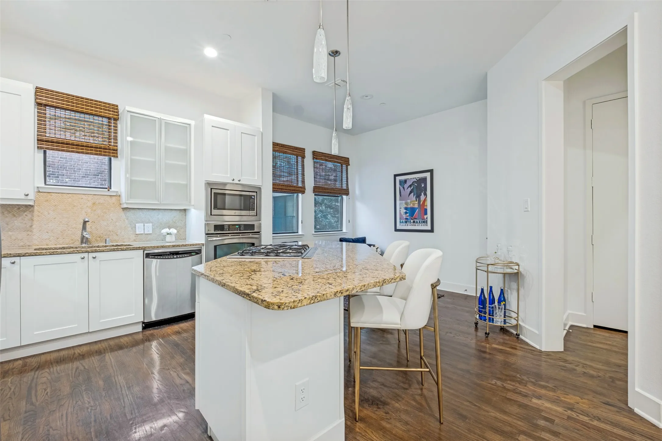 Condominium For Sale in Dallas County , 2420 Hugo Street 3, Dallas, Texas 75204, 3 Bedroom, 3 Bathroom, 2 Garage spaces, 1,971 Sqft, built in 2006, mls#21355465, Real Estate Agent in Dallas, Homes For Sale in Dallas county, Homes For Sale in Dallas, Realtor in Dallas Texas, Real Estate Brokerage Independent Realty Texas, Luminita Cordes Realtor