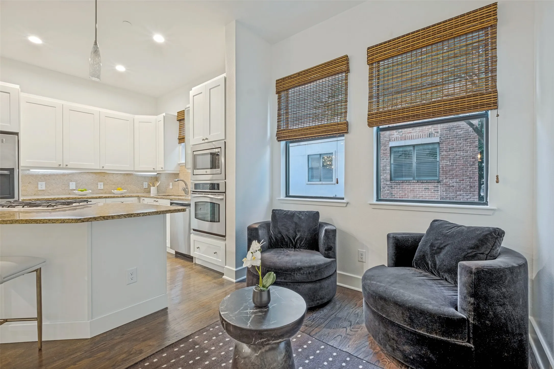 Condominium For Sale in Dallas County , 2420 Hugo Street 3, Dallas, Texas 75204, 3 Bedroom, 3 Bathroom, 2 Garage spaces, 1,971 Sqft, built in 2006, mls#21355465, Real Estate Agent in Dallas, Homes For Sale in Dallas county, Homes For Sale in Dallas, Realtor in Dallas Texas, Real Estate Brokerage Independent Realty Texas, Luminita Cordes Realtor