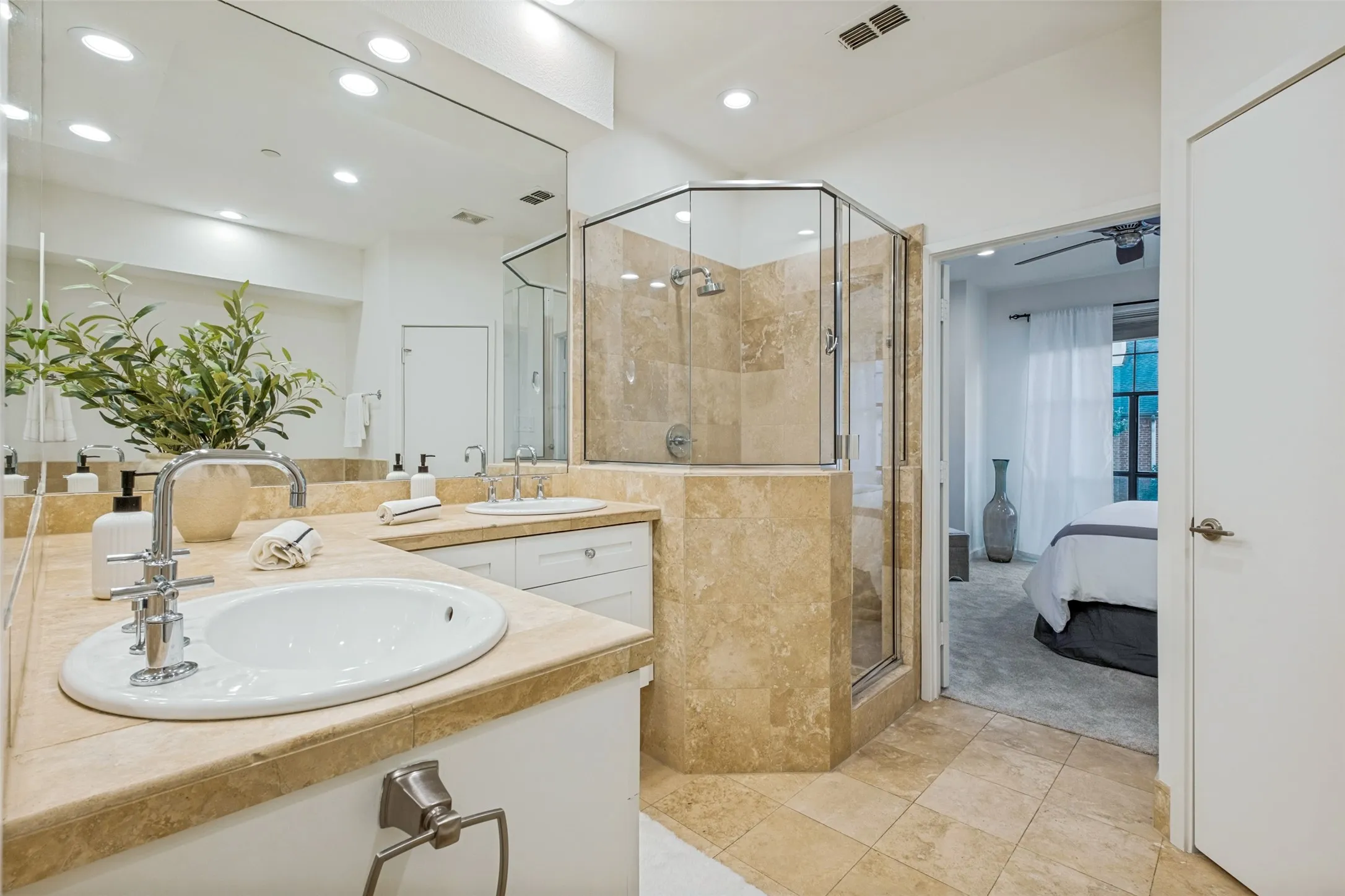 Condominium For Sale in Dallas County , 2420 Hugo Street 3, Dallas, Texas 75204, 3 Bedroom, 3 Bathroom, 2 Garage spaces, 1,971 Sqft, built in 2006, mls#21355465, Real Estate Agent in Dallas, Homes For Sale in Dallas county, Homes For Sale in Dallas, Realtor in Dallas Texas, Real Estate Brokerage Independent Realty Texas, Luminita Cordes Realtor