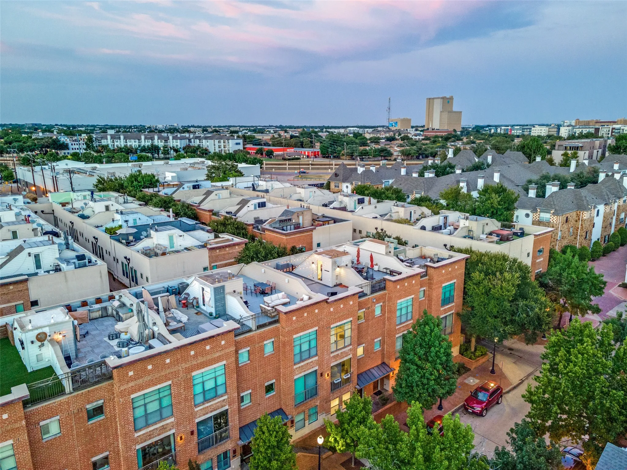 Condominium For Sale in Dallas County , 2420 Hugo Street 3, Dallas, Texas 75204, 3 Bedroom, 3 Bathroom, 2 Garage spaces, 1,971 Sqft, built in 2006, mls#21355465, Real Estate Agent in Dallas, Homes For Sale in Dallas county, Homes For Sale in Dallas, Realtor in Dallas Texas, Real Estate Brokerage Independent Realty Texas, Luminita Cordes Realtor