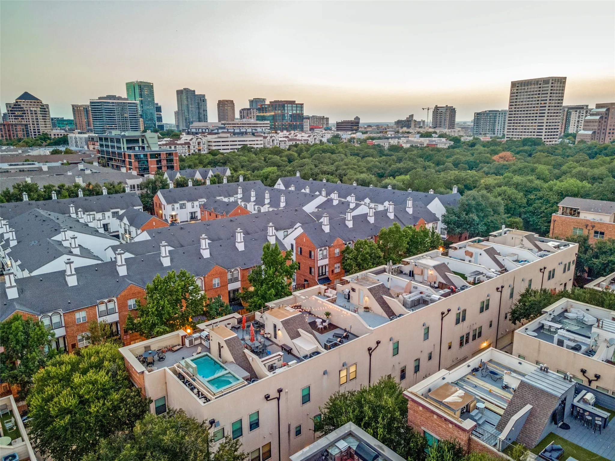 Condominium For Sale in Dallas County , 2420 Hugo Street 3, Dallas, Texas 75204, 3 Bedroom, 3 Bathroom, 2 Garage spaces, 1,971 Sqft, built in 2006, mls#21355465, Real Estate Agent in Dallas, Homes For Sale in Dallas county, Homes For Sale in Dallas, Realtor in Dallas Texas, Real Estate Brokerage Independent Realty Texas, Luminita Cordes Realtor