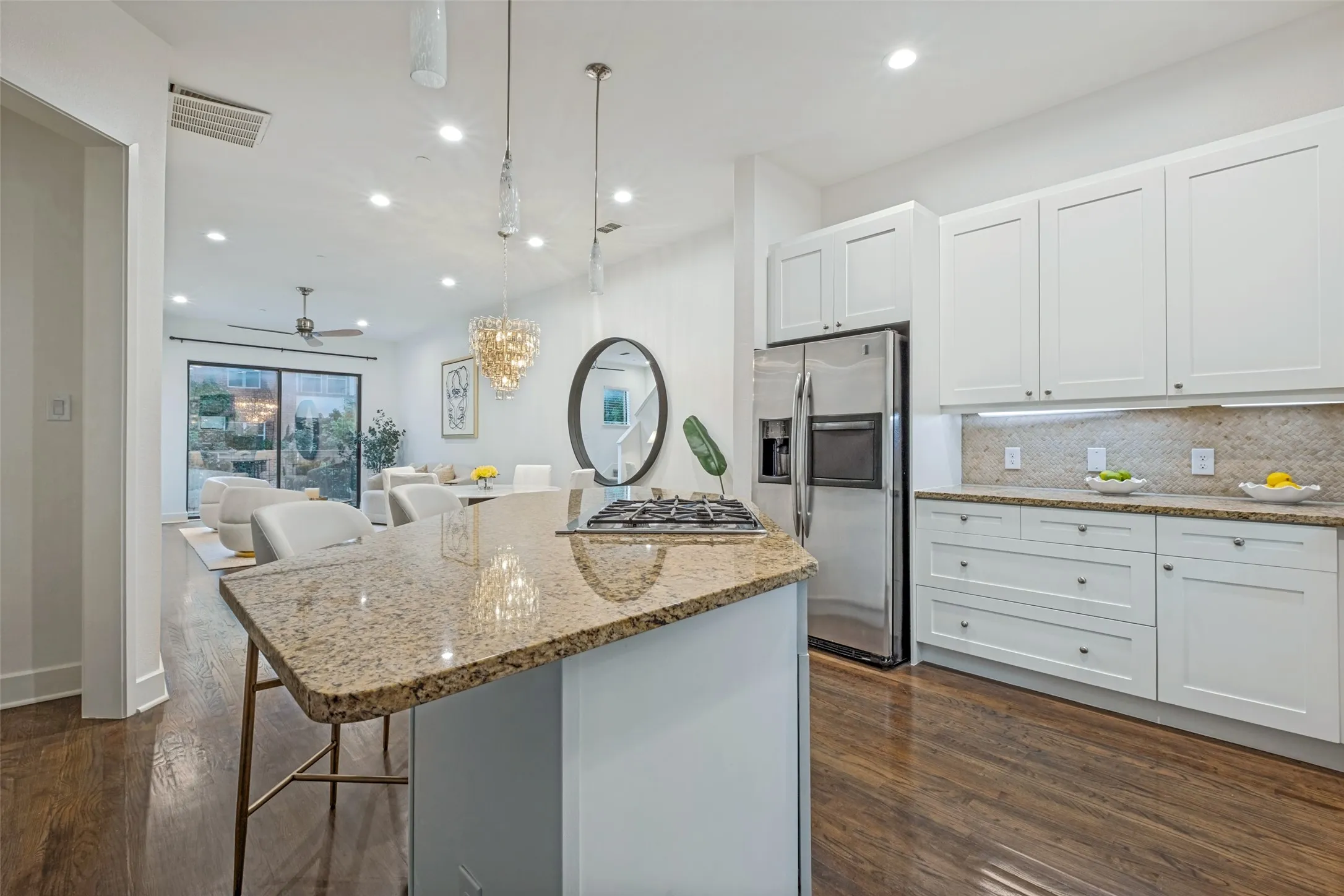 Condominium For Sale in Dallas County , 2420 Hugo Street 3, Dallas, Texas 75204, 3 Bedroom, 3 Bathroom, 2 Garage spaces, 1,971 Sqft, built in 2006, mls#21355465, Real Estate Agent in Dallas, Homes For Sale in Dallas county, Homes For Sale in Dallas, Realtor in Dallas Texas, Real Estate Brokerage Independent Realty Texas, Luminita Cordes Realtor