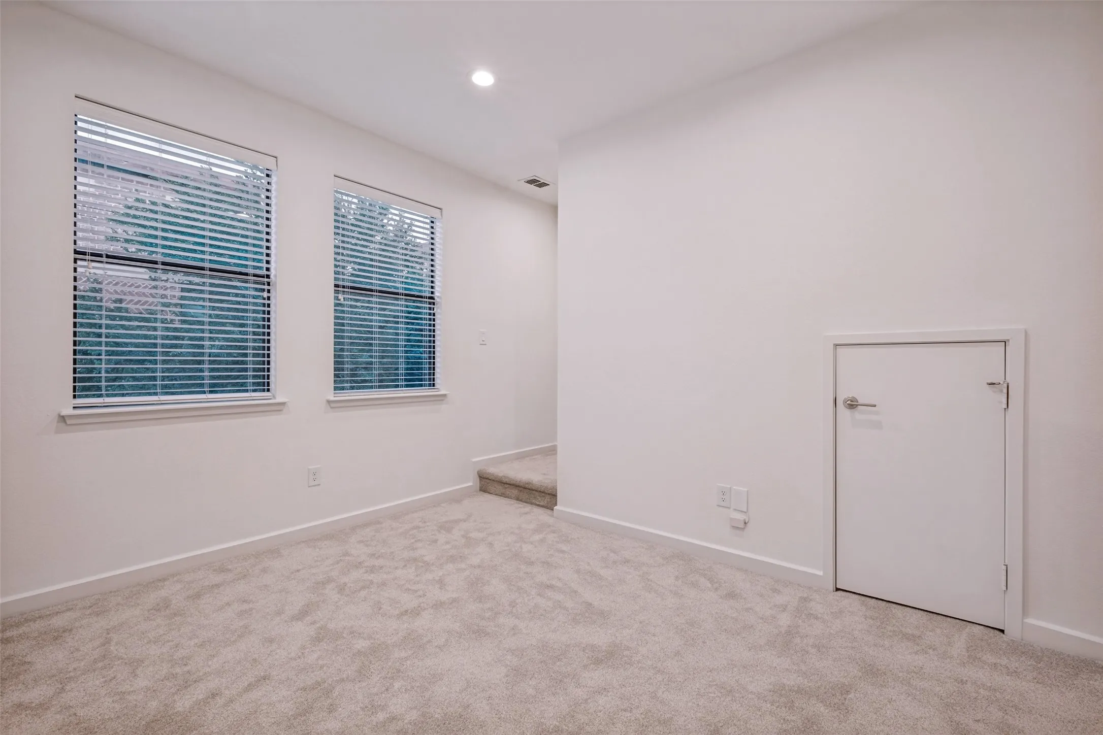 Condominium For Sale in Dallas County , 2420 Hugo Street 3, Dallas, Texas 75204, 3 Bedroom, 3 Bathroom, 2 Garage spaces, 1,971 Sqft, built in 2006, mls#21355465, Real Estate Agent in Dallas, Homes For Sale in Dallas county, Homes For Sale in Dallas, Realtor in Dallas Texas, Real Estate Brokerage Independent Realty Texas, Luminita Cordes Realtor