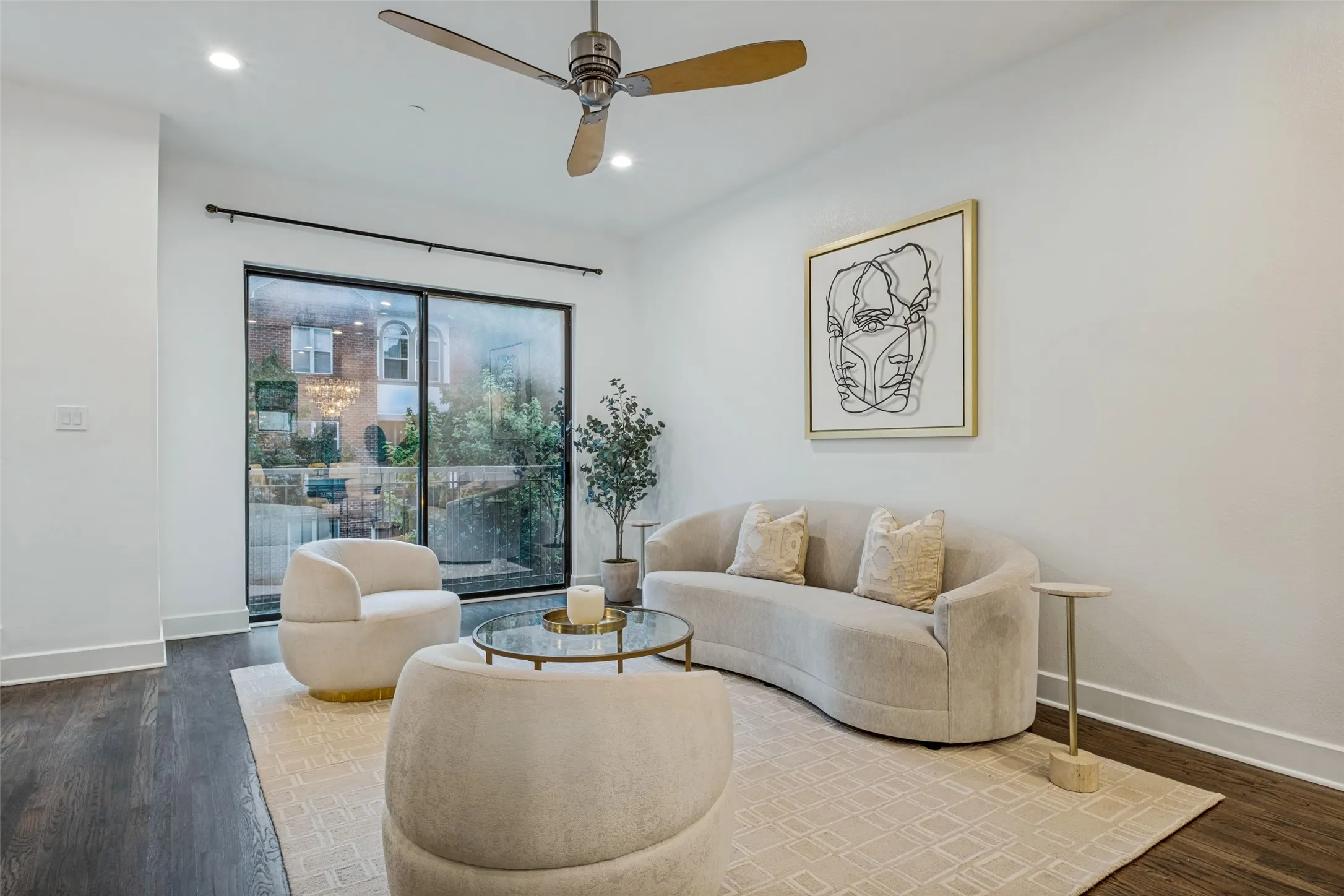 Condominium For Sale in Dallas County , 2420 Hugo Street 3, Dallas, Texas 75204, 3 Bedroom, 3 Bathroom, 2 Garage spaces, 1,971 Sqft, built in 2006, mls#21355465, Real Estate Agent in Dallas, Homes For Sale in Dallas county, Homes For Sale in Dallas, Realtor in Dallas Texas, Real Estate Brokerage Independent Realty Texas, Luminita Cordes Realtor