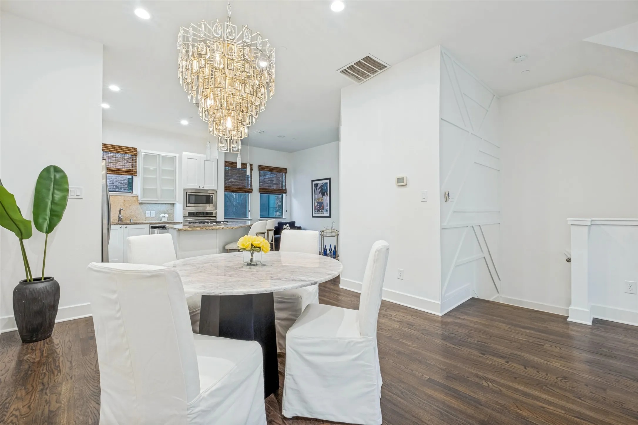 Condominium For Sale in Dallas County , 2420 Hugo Street 3, Dallas, Texas 75204, 3 Bedroom, 3 Bathroom, 2 Garage spaces, 1,971 Sqft, built in 2006, mls#21355465, Real Estate Agent in Dallas, Homes For Sale in Dallas county, Homes For Sale in Dallas, Realtor in Dallas Texas, Real Estate Brokerage Independent Realty Texas, Luminita Cordes Realtor