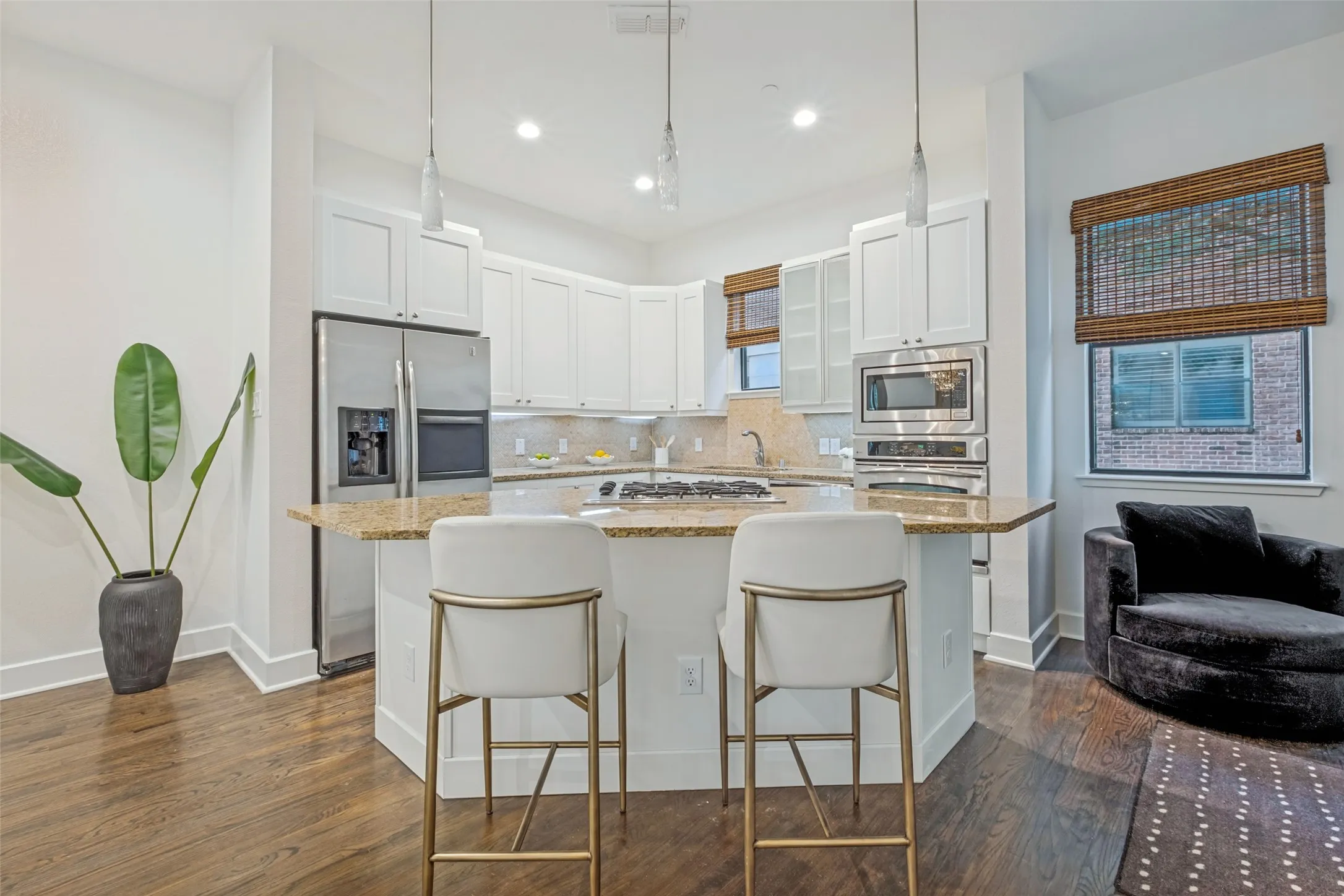 Condominium For Sale in Dallas County , 2420 Hugo Street 3, Dallas, Texas 75204, 3 Bedroom, 3 Bathroom, 2 Garage spaces, 1,971 Sqft, built in 2006, mls#21355465, Real Estate Agent in Dallas, Homes For Sale in Dallas county, Homes For Sale in Dallas, Realtor in Dallas Texas, Real Estate Brokerage Independent Realty Texas, Luminita Cordes Realtor