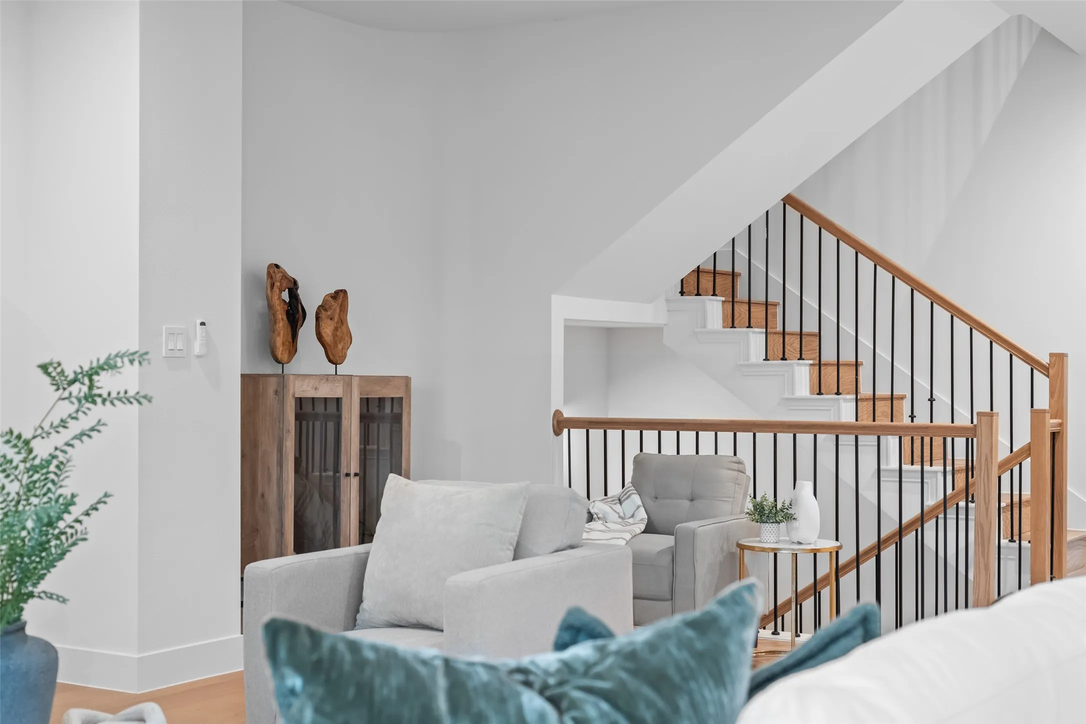 Single Family Residence For Sale in Dallas County , 1506 Holly Avenue, Dallas, Texas 75204, 3 Bedroom, 4 Bathroom, 2 Garage spaces, 2,826 Sqft, built in 2025, Price $650,000, mls#21355873, Real Estate Agent in Dallas, Homes For Sale in Dallas county, Homes For Sale in Dallas, Realtor in Dallas Texas, Real Estate Brokerage Independent Realty Texas, Luminita Cordes Realtor