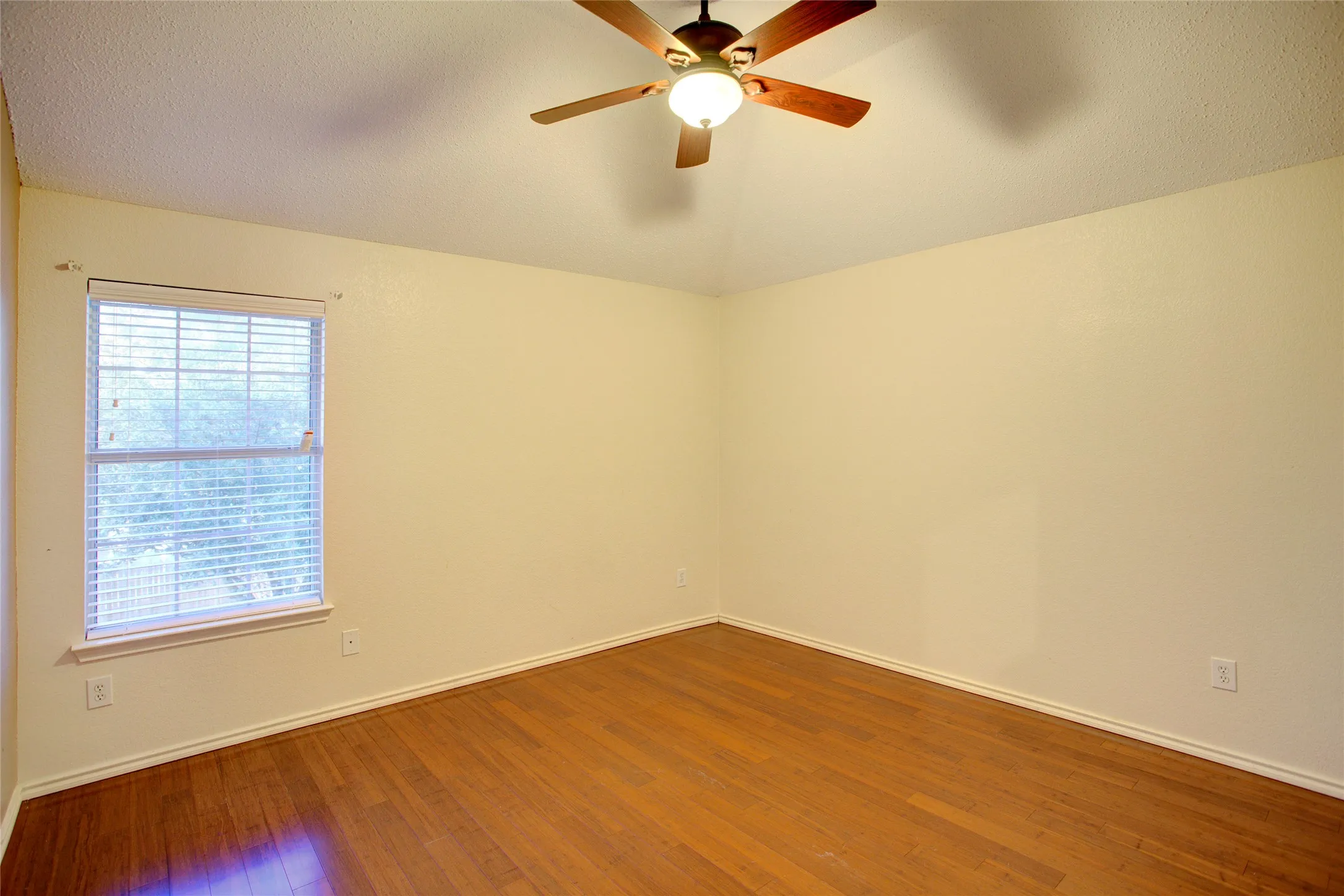 Single Family Residence For Rent in Tarrant County , 3507 Tamarack Drive, Grand Prairie, Texas 75052, 4 Bedroom, 3 Bathroom, 2 Garage spaces, 2,735 Sqft, built in 2000, mls#21355871, Real Estate Agent in Grand Prairie, Homes For Rent in Tarrant county, Homes For Rent in Grand Prairie, Realtor in Grand Prairie Texas, Real Estate Brokerage Independent Realty Texas, Luminita Cordes Realtor