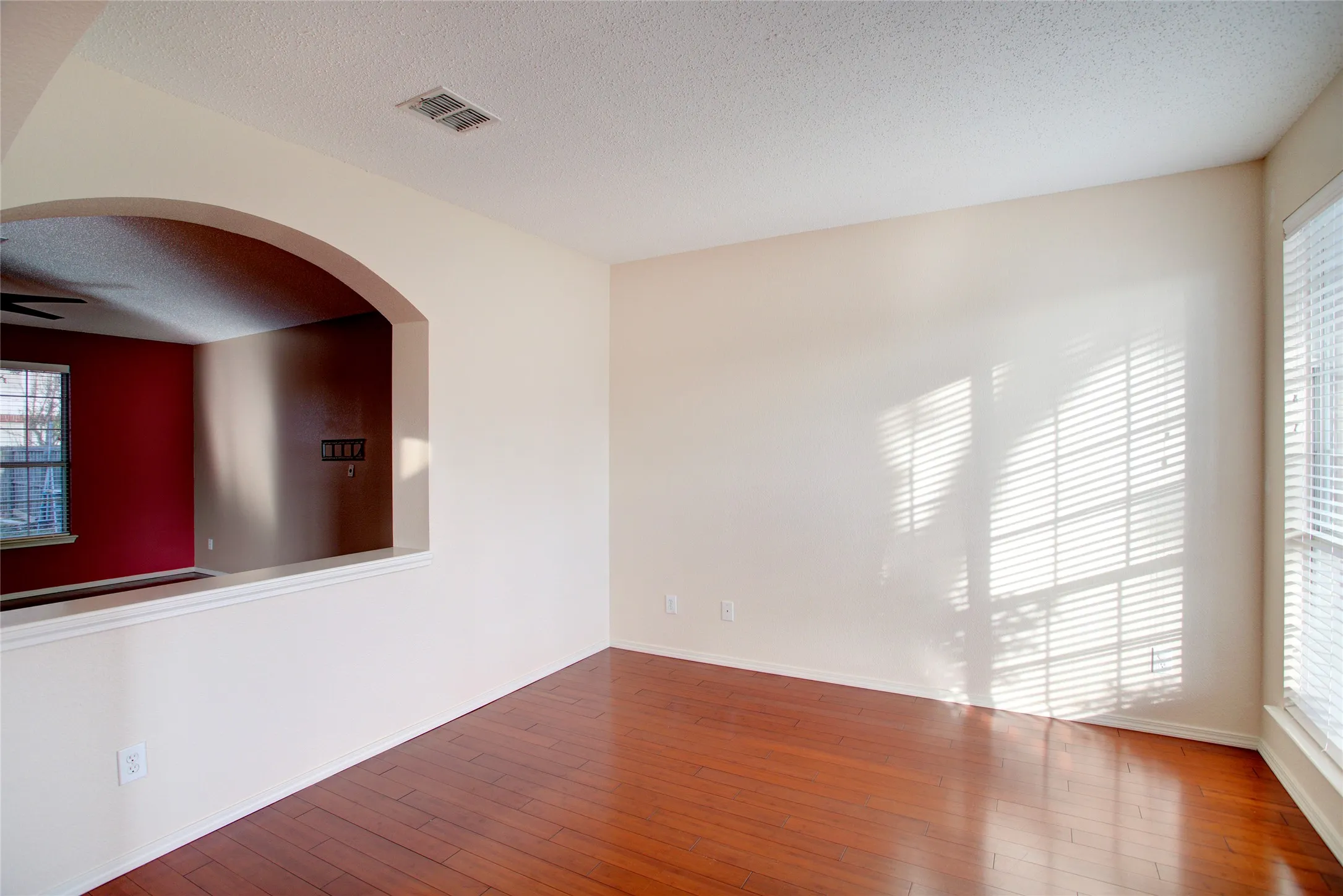 Single Family Residence For Rent in Tarrant County , 3507 Tamarack Drive, Grand Prairie, Texas 75052, 4 Bedroom, 3 Bathroom, 2 Garage spaces, 2,735 Sqft, built in 2000, mls#21355871, Real Estate Agent in Grand Prairie, Homes For Rent in Tarrant county, Homes For Rent in Grand Prairie, Realtor in Grand Prairie Texas, Real Estate Brokerage Independent Realty Texas, Luminita Cordes Realtor
