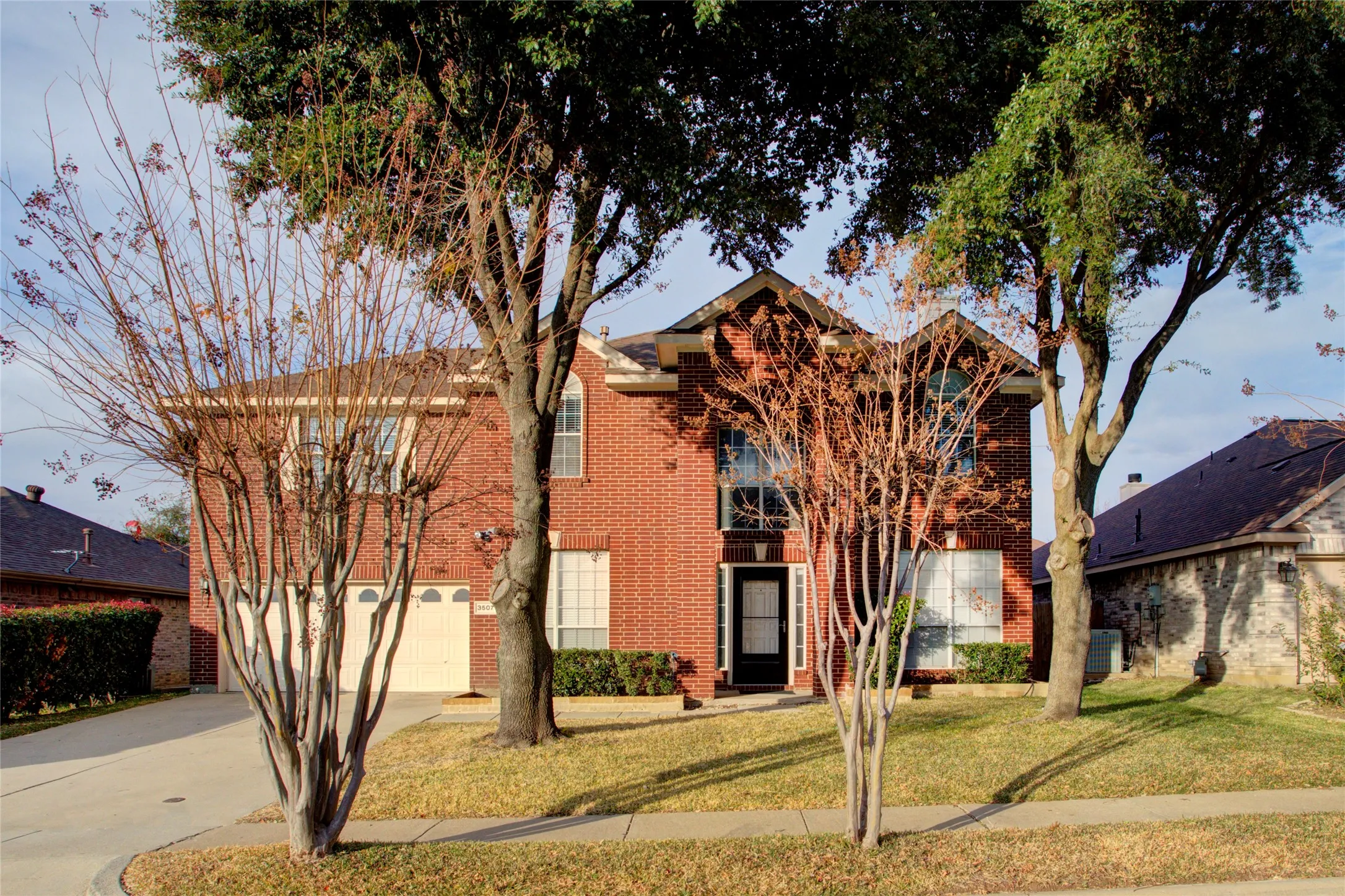 Single Family Residence For Rent in Tarrant County , 3507 Tamarack Drive, Grand Prairie, Texas 75052, 4 Bedroom, 3 Bathroom, 2 Garage spaces, 2,735 Sqft, built in 2000, mls#21355871, Real Estate Agent in Grand Prairie, Homes For Rent in Tarrant county, Homes For Rent in Grand Prairie, Realtor in Grand Prairie Texas, Real Estate Brokerage Independent Realty Texas, Luminita Cordes Realtor