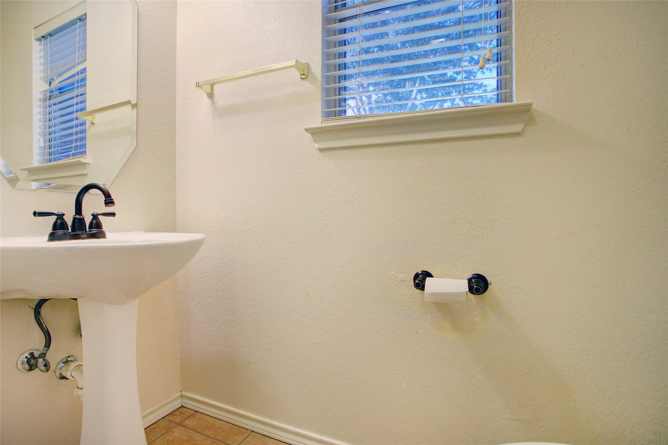 Single Family Residence For Rent in Tarrant County , 3507 Tamarack Drive, Grand Prairie, Texas 75052, 4 Bedroom, 3 Bathroom, 2 Garage spaces, 2,735 Sqft, built in 2000, mls#21355871, Real Estate Agent in Grand Prairie, Homes For Rent in Tarrant county, Homes For Rent in Grand Prairie, Realtor in Grand Prairie Texas, Real Estate Brokerage Independent Realty Texas, Luminita Cordes Realtor