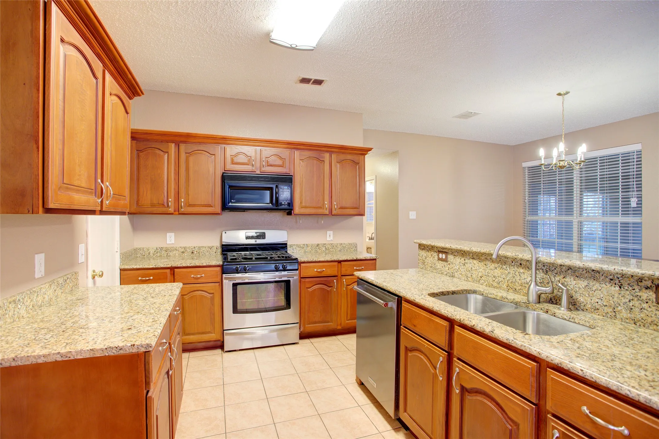 Single Family Residence For Rent in Tarrant County , 3507 Tamarack Drive, Grand Prairie, Texas 75052, 4 Bedroom, 3 Bathroom, 2 Garage spaces, 2,735 Sqft, built in 2000, mls#21355871, Real Estate Agent in Grand Prairie, Homes For Rent in Tarrant county, Homes For Rent in Grand Prairie, Realtor in Grand Prairie Texas, Real Estate Brokerage Independent Realty Texas, Luminita Cordes Realtor