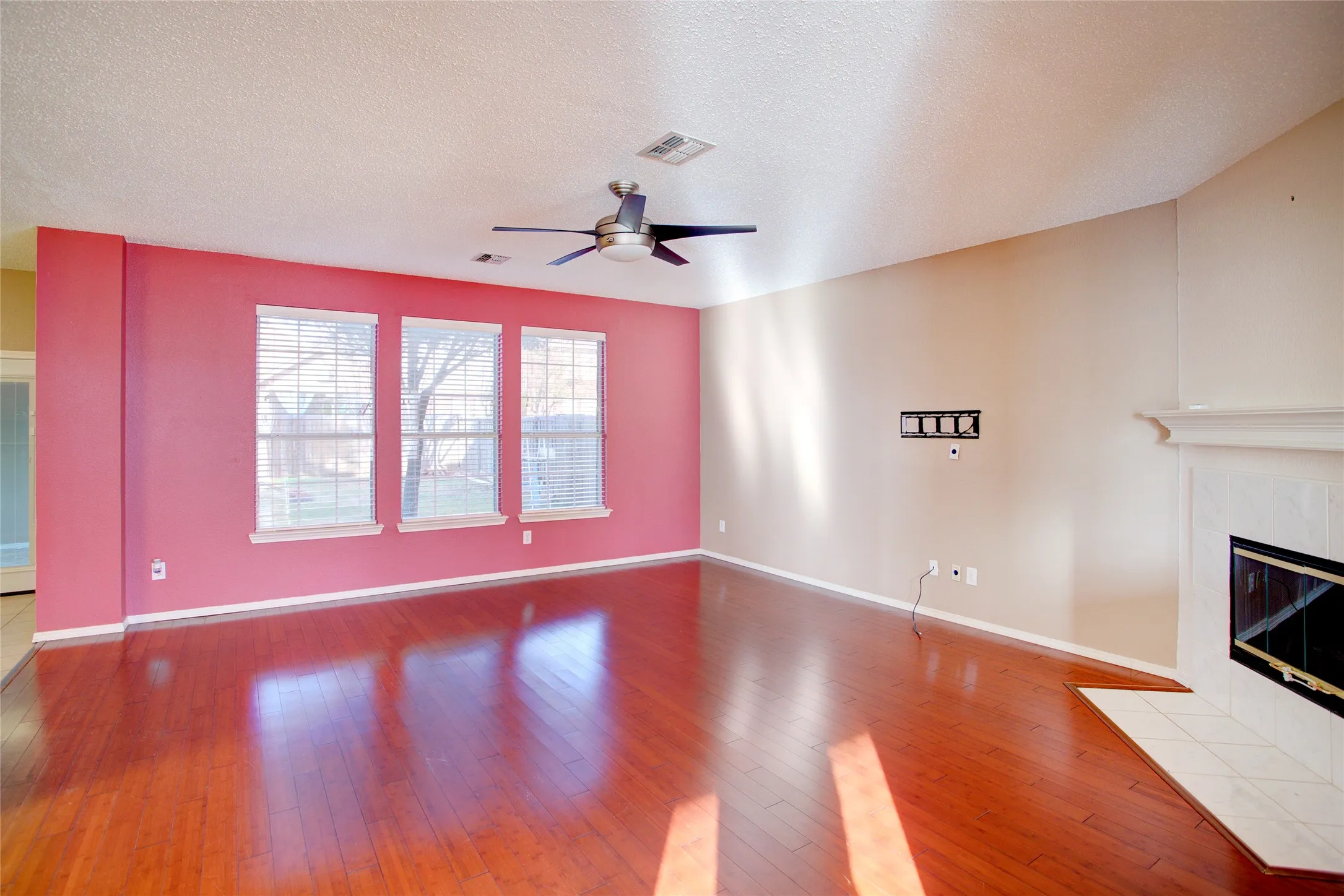 Single Family Residence For Rent in Tarrant County , 3507 Tamarack Drive, Grand Prairie, Texas 75052, 4 Bedroom, 3 Bathroom, 2 Garage spaces, 2,735 Sqft, built in 2000, mls#21355871, Real Estate Agent in Grand Prairie, Homes For Rent in Tarrant county, Homes For Rent in Grand Prairie, Realtor in Grand Prairie Texas, Real Estate Brokerage Independent Realty Texas, Luminita Cordes Realtor