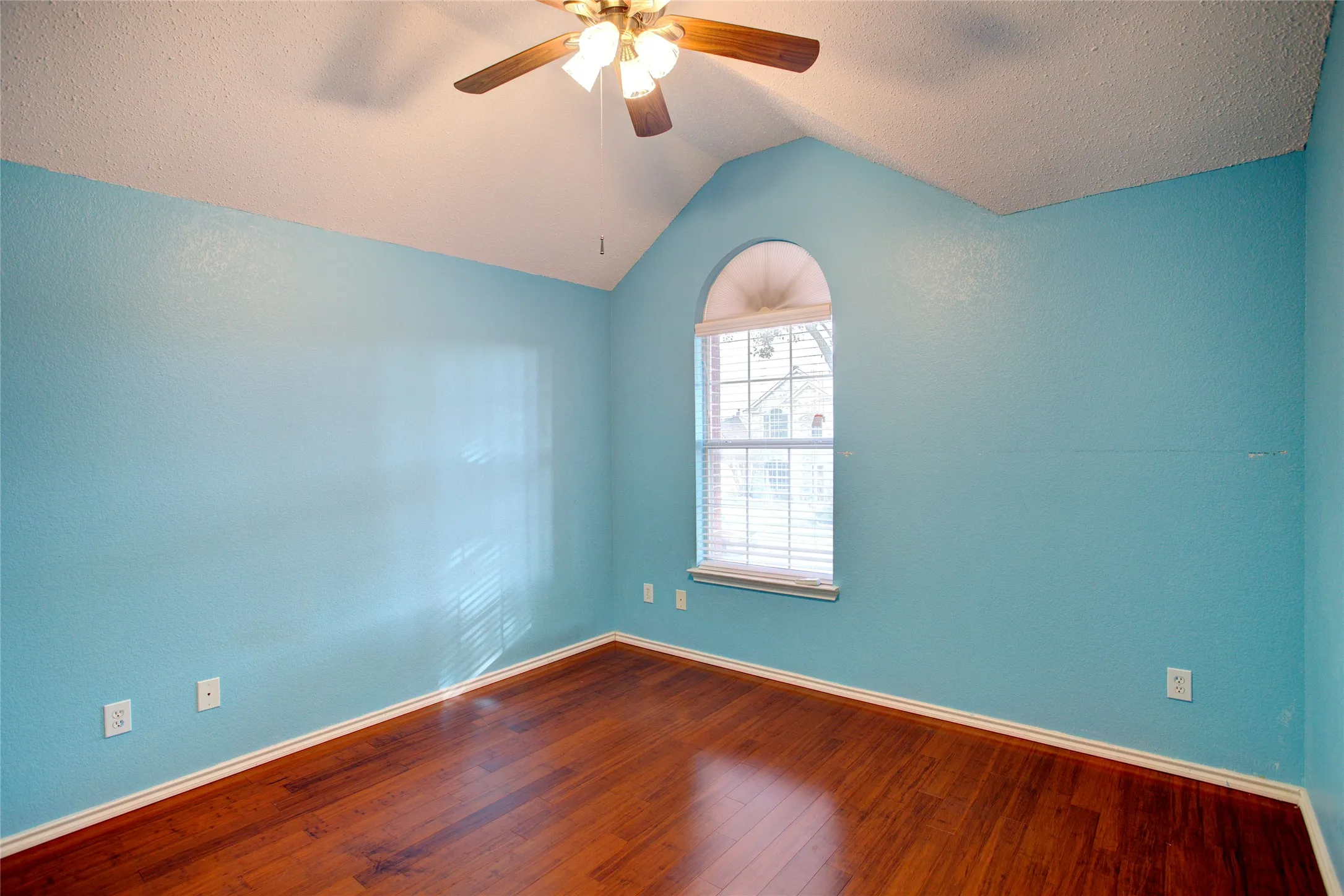 Single Family Residence For Rent in Tarrant County , 3507 Tamarack Drive, Grand Prairie, Texas 75052, 4 Bedroom, 3 Bathroom, 2 Garage spaces, 2,735 Sqft, built in 2000, mls#21355871, Real Estate Agent in Grand Prairie, Homes For Rent in Tarrant county, Homes For Rent in Grand Prairie, Realtor in Grand Prairie Texas, Real Estate Brokerage Independent Realty Texas, Luminita Cordes Realtor