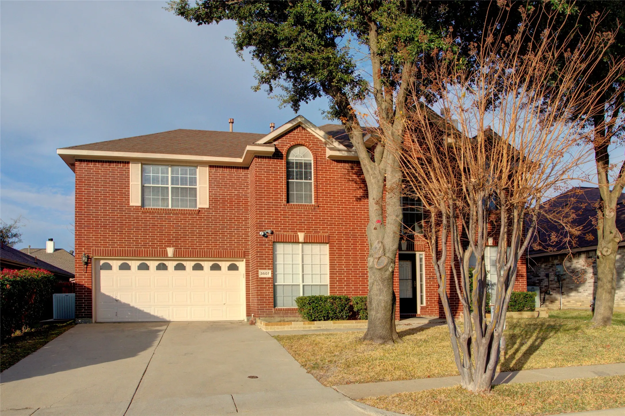Single Family Residence For Rent in Tarrant County , 3507 Tamarack Drive, Grand Prairie, Texas 75052, 4 Bedroom, 3 Bathroom, 2 Garage spaces, 2,735 Sqft, built in 2000, mls#21355871, Real Estate Agent in Grand Prairie, Homes For Rent in Tarrant county, Homes For Rent in Grand Prairie, Realtor in Grand Prairie Texas, Real Estate Brokerage Independent Realty Texas, Luminita Cordes Realtor