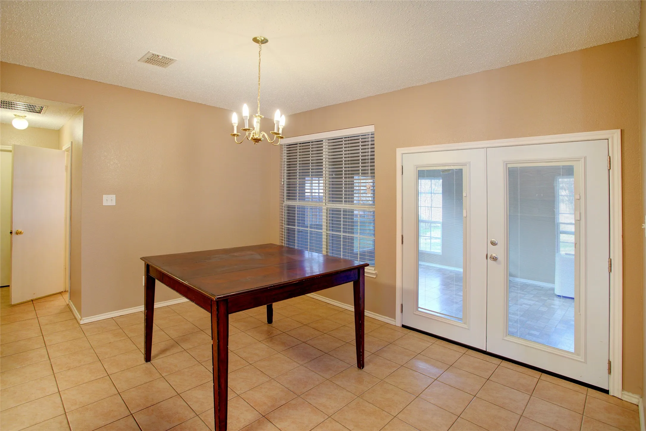 Single Family Residence For Rent in Tarrant County , 3507 Tamarack Drive, Grand Prairie, Texas 75052, 4 Bedroom, 3 Bathroom, 2 Garage spaces, 2,735 Sqft, built in 2000, mls#21355871, Real Estate Agent in Grand Prairie, Homes For Rent in Tarrant county, Homes For Rent in Grand Prairie, Realtor in Grand Prairie Texas, Real Estate Brokerage Independent Realty Texas, Luminita Cordes Realtor