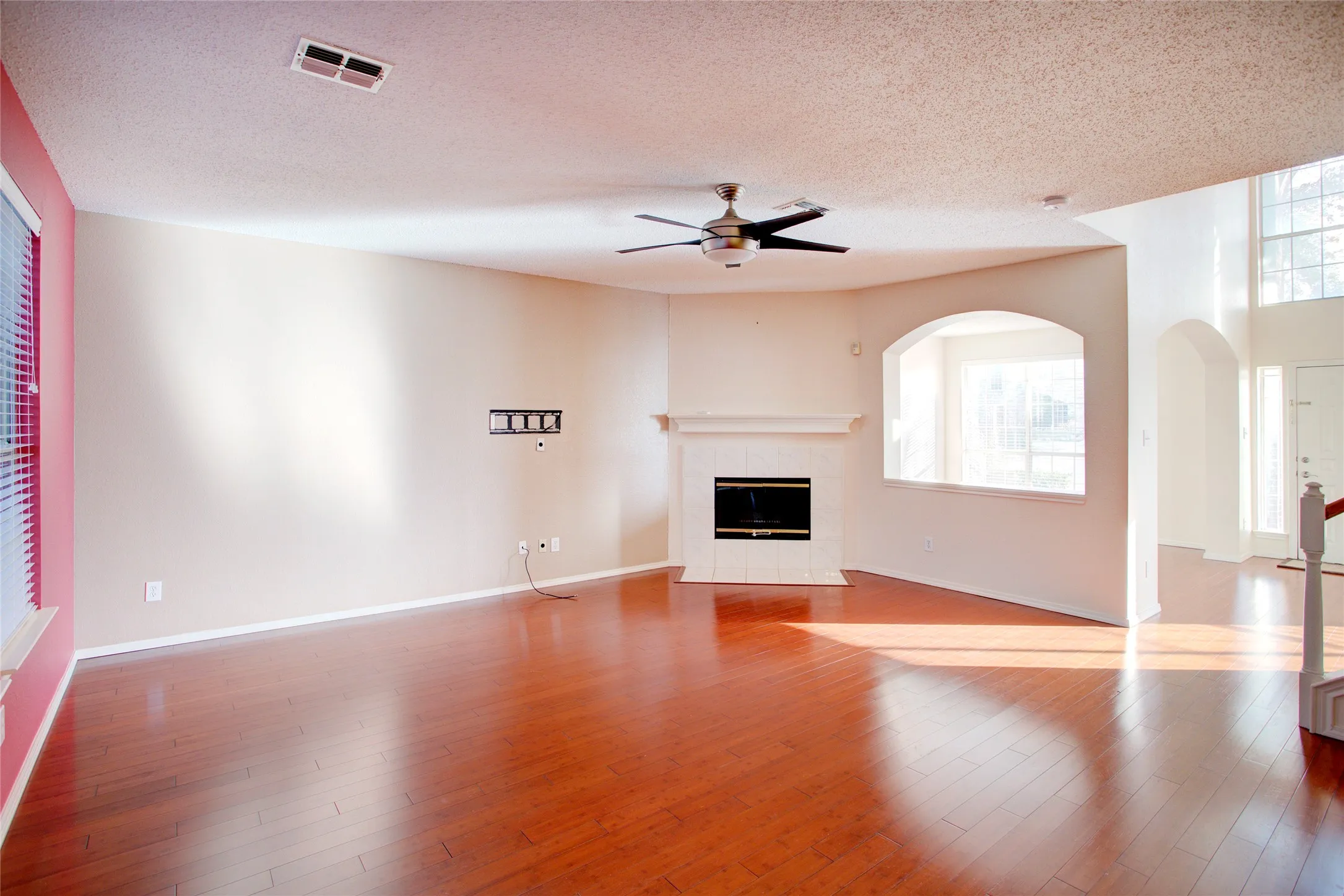 Single Family Residence For Rent in Tarrant County , 3507 Tamarack Drive, Grand Prairie, Texas 75052, 4 Bedroom, 3 Bathroom, 2 Garage spaces, 2,735 Sqft, built in 2000, mls#21355871, Real Estate Agent in Grand Prairie, Homes For Rent in Tarrant county, Homes For Rent in Grand Prairie, Realtor in Grand Prairie Texas, Real Estate Brokerage Independent Realty Texas, Luminita Cordes Realtor