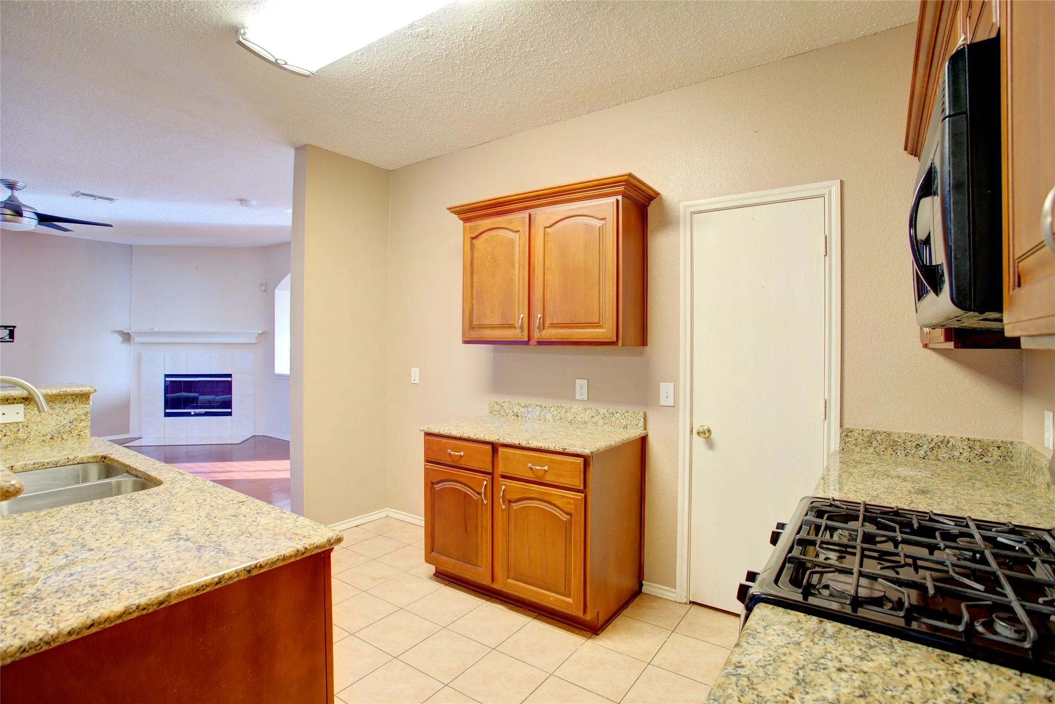 Single Family Residence For Rent in Tarrant County , 3507 Tamarack Drive, Grand Prairie, Texas 75052, 4 Bedroom, 3 Bathroom, 2 Garage spaces, 2,735 Sqft, built in 2000, mls#21355871, Real Estate Agent in Grand Prairie, Homes For Rent in Tarrant county, Homes For Rent in Grand Prairie, Realtor in Grand Prairie Texas, Real Estate Brokerage Independent Realty Texas, Luminita Cordes Realtor