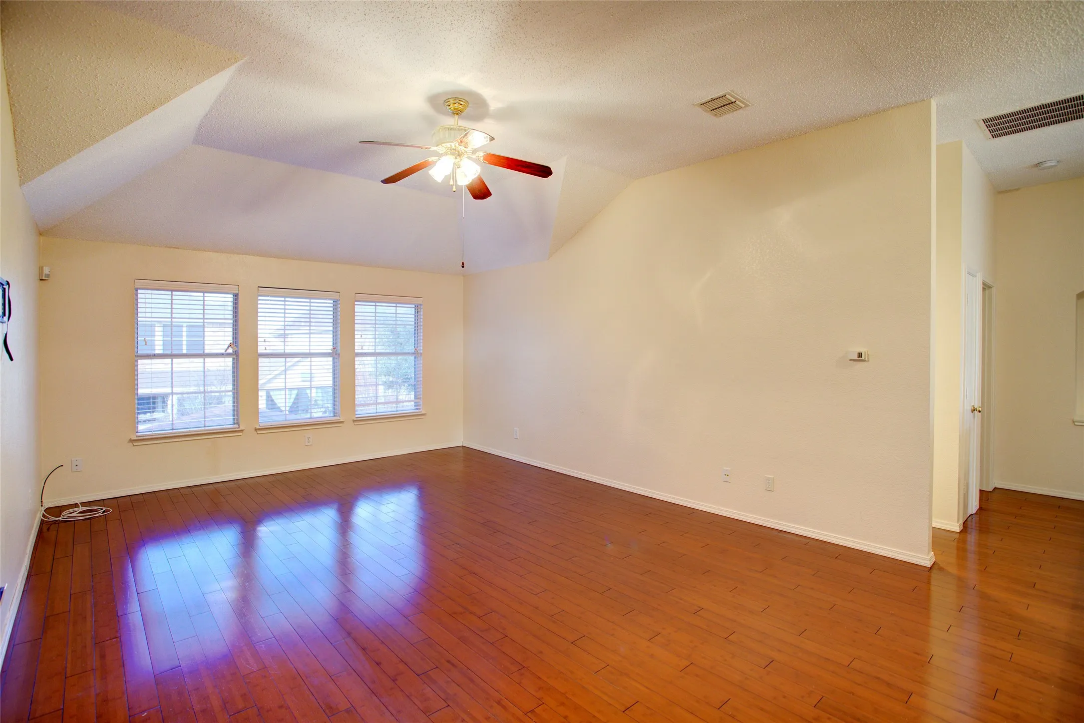 Single Family Residence For Rent in Tarrant County , 3507 Tamarack Drive, Grand Prairie, Texas 75052, 4 Bedroom, 3 Bathroom, 2 Garage spaces, 2,735 Sqft, built in 2000, mls#21355871, Real Estate Agent in Grand Prairie, Homes For Rent in Tarrant county, Homes For Rent in Grand Prairie, Realtor in Grand Prairie Texas, Real Estate Brokerage Independent Realty Texas, Luminita Cordes Realtor
