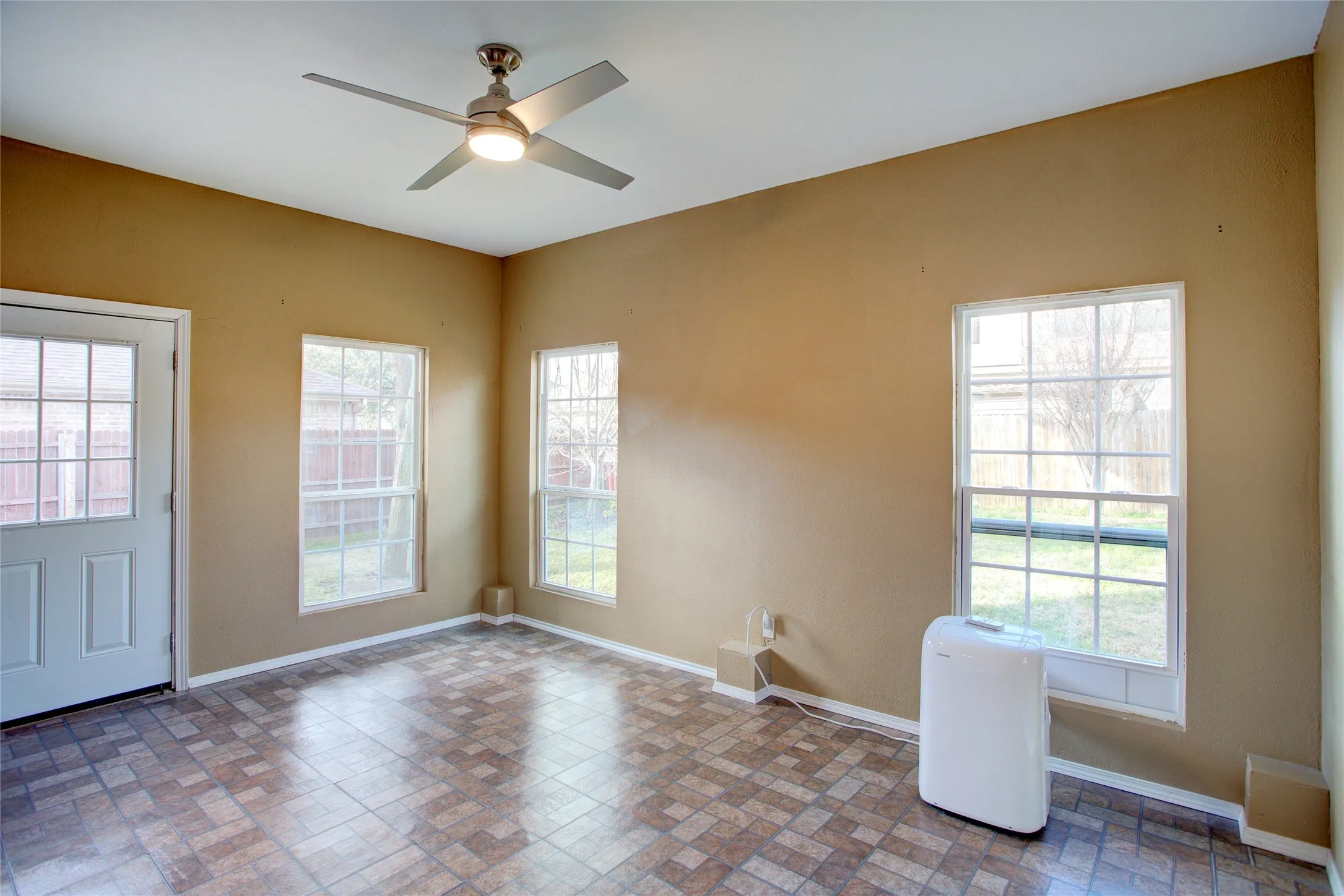 Single Family Residence For Rent in Tarrant County , 3507 Tamarack Drive, Grand Prairie, Texas 75052, 4 Bedroom, 3 Bathroom, 2 Garage spaces, 2,735 Sqft, built in 2000, mls#21355871, Real Estate Agent in Grand Prairie, Homes For Rent in Tarrant county, Homes For Rent in Grand Prairie, Realtor in Grand Prairie Texas, Real Estate Brokerage Independent Realty Texas, Luminita Cordes Realtor