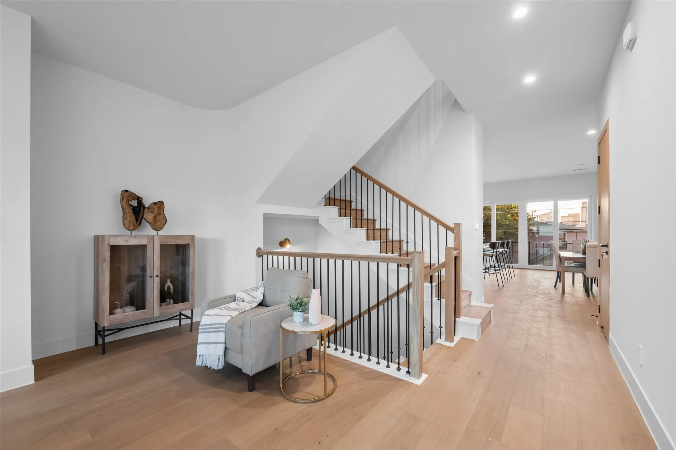Single Family Residence For Sale in Dallas County , 1508 Holly Avenue, Dallas, Texas 75204, 3 Bedroom, 4 Bathroom, 2 Garage spaces, 2,826 Sqft, built in 2025, mls#21355894, Real Estate Agent in Dallas, Homes For Sale in Dallas county, Homes For Sale in Dallas, Realtor in Dallas Texas, Real Estate Brokerage Independent Realty Texas, Luminita Cordes Realtor