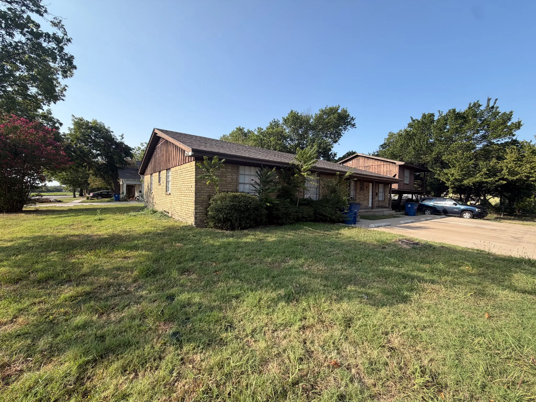 Duplex For Rent in Ellis County , 101 W Latimer Street B, Ennis, Texas 75119, 4 Bedroom, 2 Bathroom, Garage spaces, 1,550 Sqft, built in 1969, Price $1,650, mls#21355897, Real Estate Agent in Ennis, Homes For Rent in Ellis county, Homes For Rent in Ennis, Realtor in Ennis Texas, Real Estate Brokerage Independent Realty Texas, Luminita Cordes Realtor