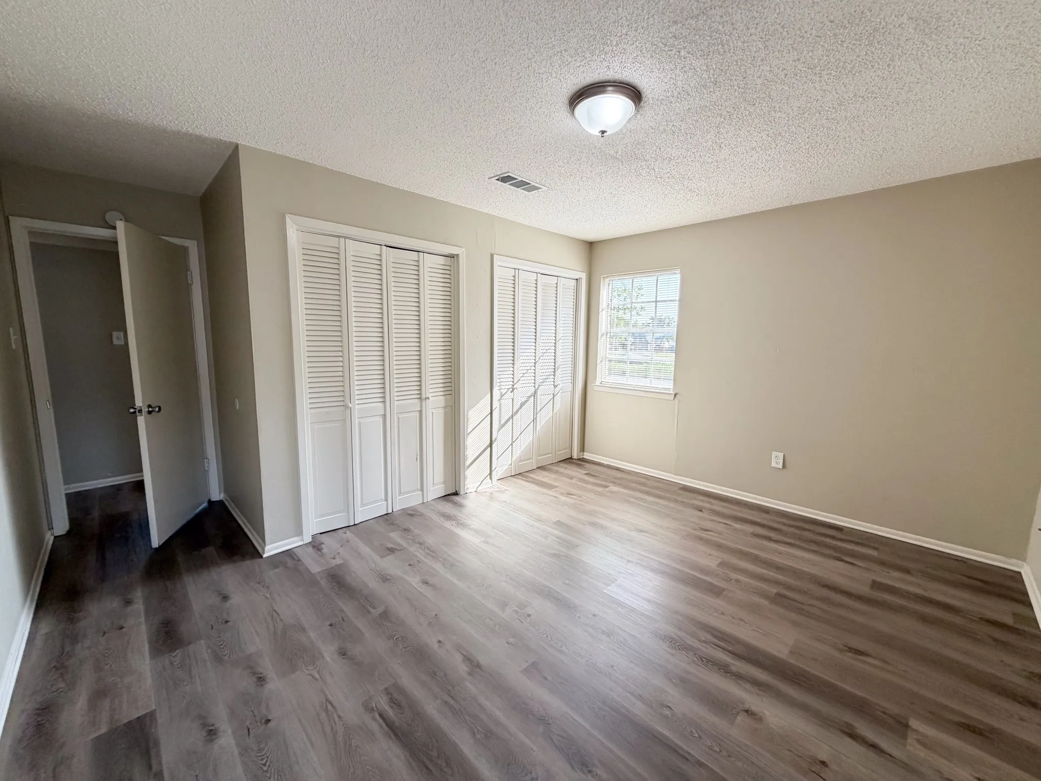 Duplex For Rent in Ellis County , 101 W Latimer Street B, Ennis, Texas 75119, 4 Bedroom, 2 Bathroom, Garage spaces, 1,550 Sqft, built in 1969, Price $1,650, mls#21355897, Real Estate Agent in Ennis, Homes For Rent in Ellis county, Homes For Rent in Ennis, Realtor in Ennis Texas, Real Estate Brokerage Independent Realty Texas, Luminita Cordes Realtor