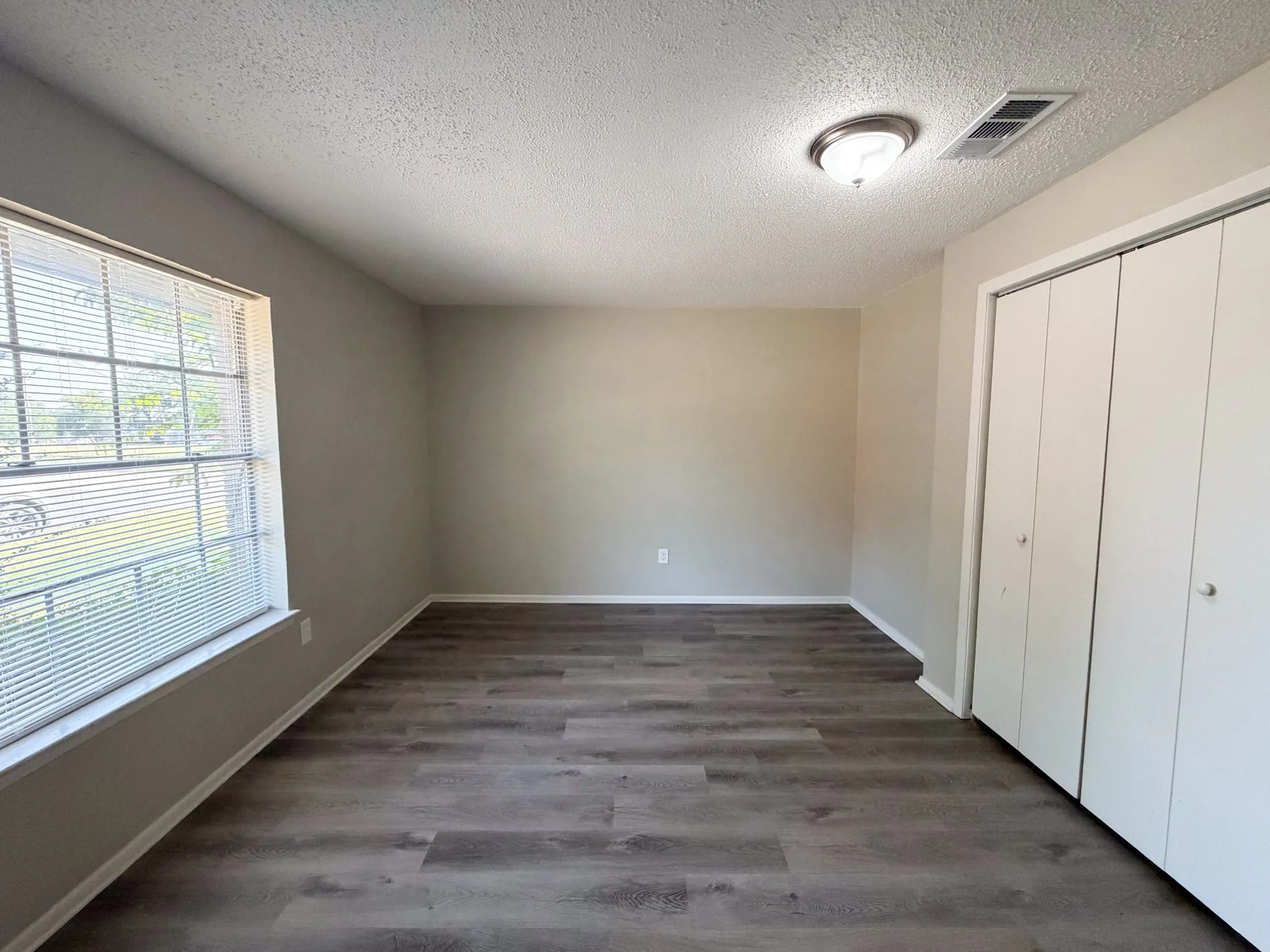 Duplex For Rent in Ellis County , 101 W Latimer Street B, Ennis, Texas 75119, 4 Bedroom, 2 Bathroom, Garage spaces, 1,550 Sqft, built in 1969, Price $1,650, mls#21355897, Real Estate Agent in Ennis, Homes For Rent in Ellis county, Homes For Rent in Ennis, Realtor in Ennis Texas, Real Estate Brokerage Independent Realty Texas, Luminita Cordes Realtor