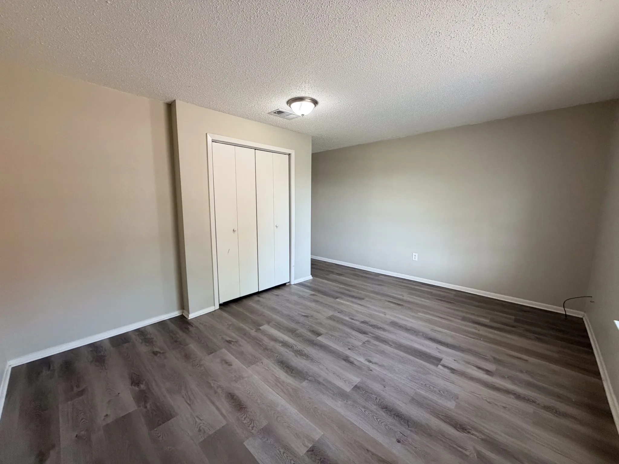 Duplex For Rent in Ellis County , 101 W Latimer Street B, Ennis, Texas 75119, 4 Bedroom, 2 Bathroom, Garage spaces, 1,550 Sqft, built in 1969, Price $1,650, mls#21355897, Real Estate Agent in Ennis, Homes For Rent in Ellis county, Homes For Rent in Ennis, Realtor in Ennis Texas, Real Estate Brokerage Independent Realty Texas, Luminita Cordes Realtor