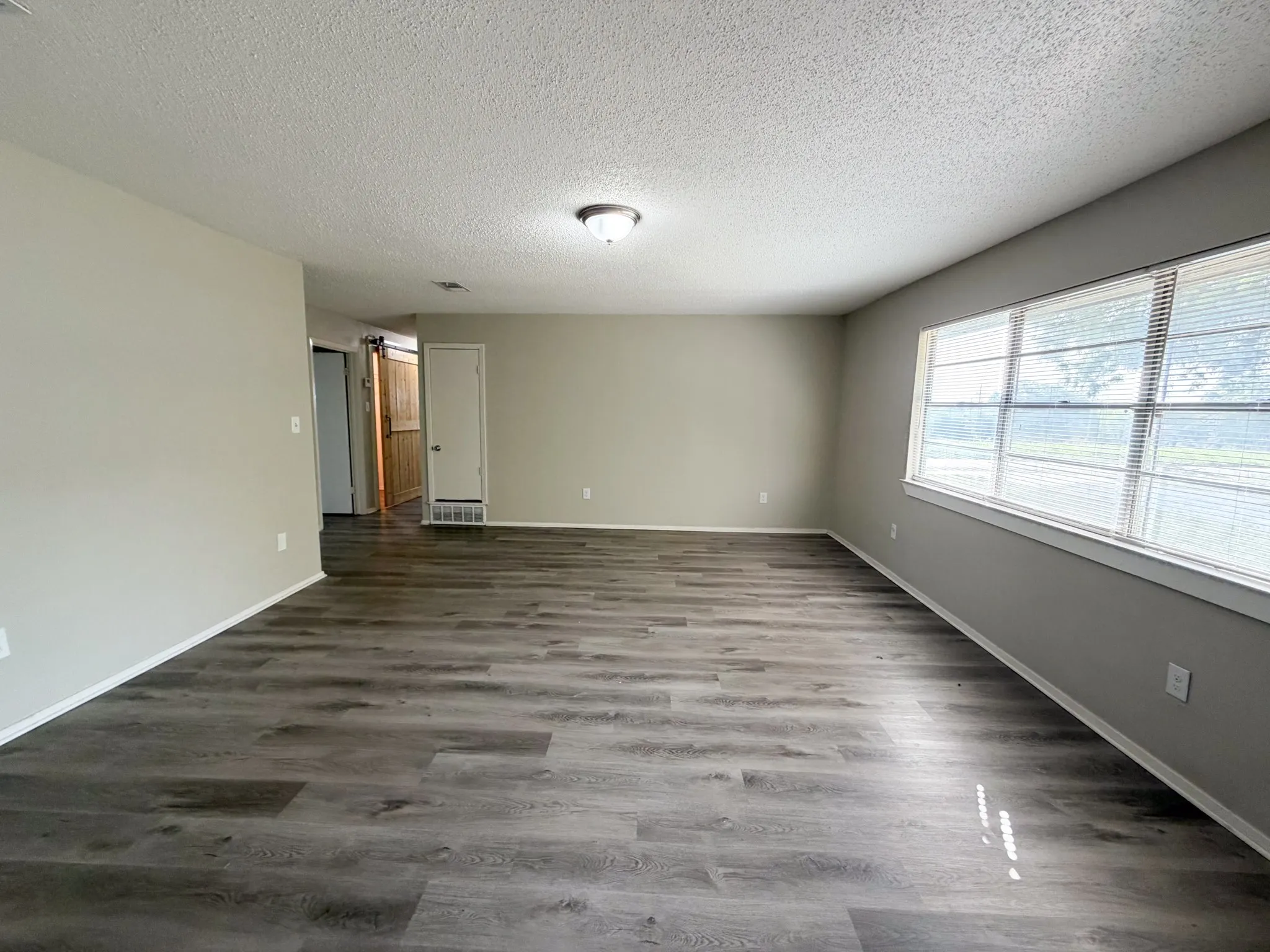 Duplex For Rent in Ellis County , 101 W Latimer Street B, Ennis, Texas 75119, 4 Bedroom, 2 Bathroom, Garage spaces, 1,550 Sqft, built in 1969, Price $1,650, mls#21355897, Real Estate Agent in Ennis, Homes For Rent in Ellis county, Homes For Rent in Ennis, Realtor in Ennis Texas, Real Estate Brokerage Independent Realty Texas, Luminita Cordes Realtor