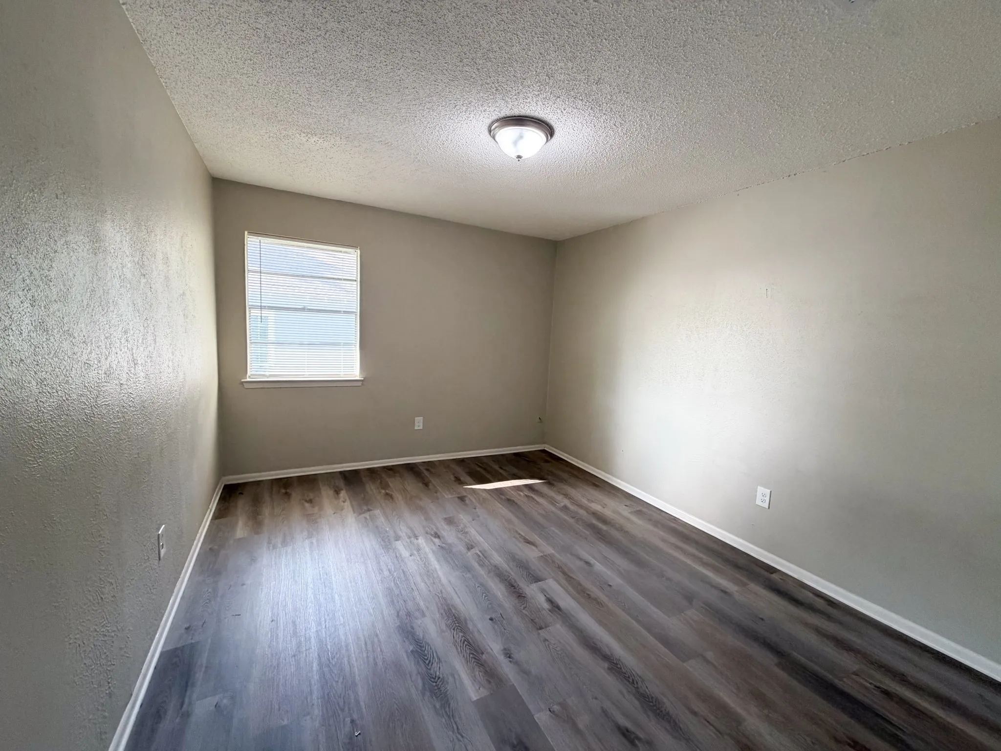Duplex For Rent in Ellis County , 101 W Latimer Street B, Ennis, Texas 75119, 4 Bedroom, 2 Bathroom, Garage spaces, 1,550 Sqft, built in 1969, Price $1,650, mls#21355897, Real Estate Agent in Ennis, Homes For Rent in Ellis county, Homes For Rent in Ennis, Realtor in Ennis Texas, Real Estate Brokerage Independent Realty Texas, Luminita Cordes Realtor