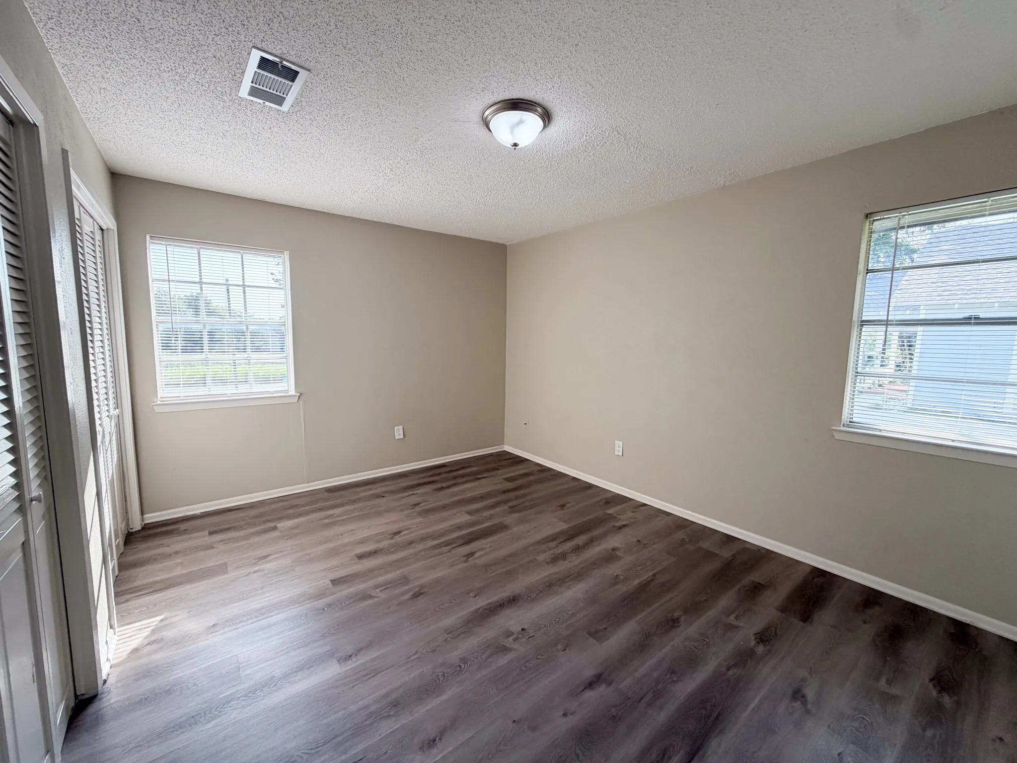 Duplex For Rent in Ellis County , 101 W Latimer Street B, Ennis, Texas 75119, 4 Bedroom, 2 Bathroom, Garage spaces, 1,550 Sqft, built in 1969, Price $1,650, mls#21355897, Real Estate Agent in Ennis, Homes For Rent in Ellis county, Homes For Rent in Ennis, Realtor in Ennis Texas, Real Estate Brokerage Independent Realty Texas, Luminita Cordes Realtor