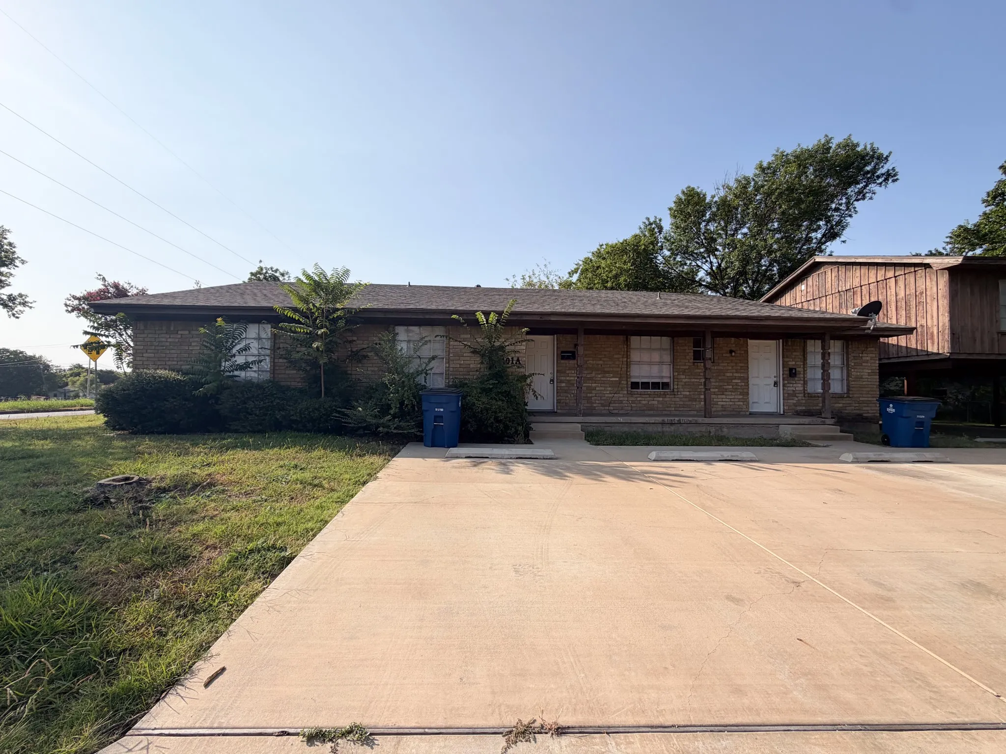 Duplex For Rent in Ellis County , 101 W Latimer Street B, Ennis, Texas 75119, 4 Bedroom, 2 Bathroom, Garage spaces, 1,550 Sqft, built in 1969, Price $1,650, mls#21355897, Real Estate Agent in Ennis, Homes For Rent in Ellis county, Homes For Rent in Ennis, Realtor in Ennis Texas, Real Estate Brokerage Independent Realty Texas, Luminita Cordes Realtor