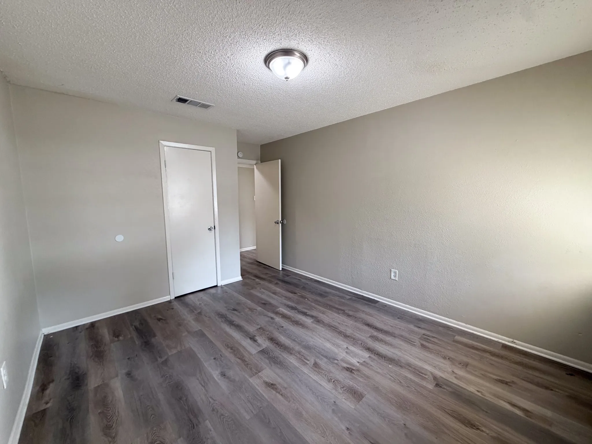 Duplex For Rent in Ellis County , 101 W Latimer Street B, Ennis, Texas 75119, 4 Bedroom, 2 Bathroom, Garage spaces, 1,550 Sqft, built in 1969, Price $1,650, mls#21355897, Real Estate Agent in Ennis, Homes For Rent in Ellis county, Homes For Rent in Ennis, Realtor in Ennis Texas, Real Estate Brokerage Independent Realty Texas, Luminita Cordes Realtor