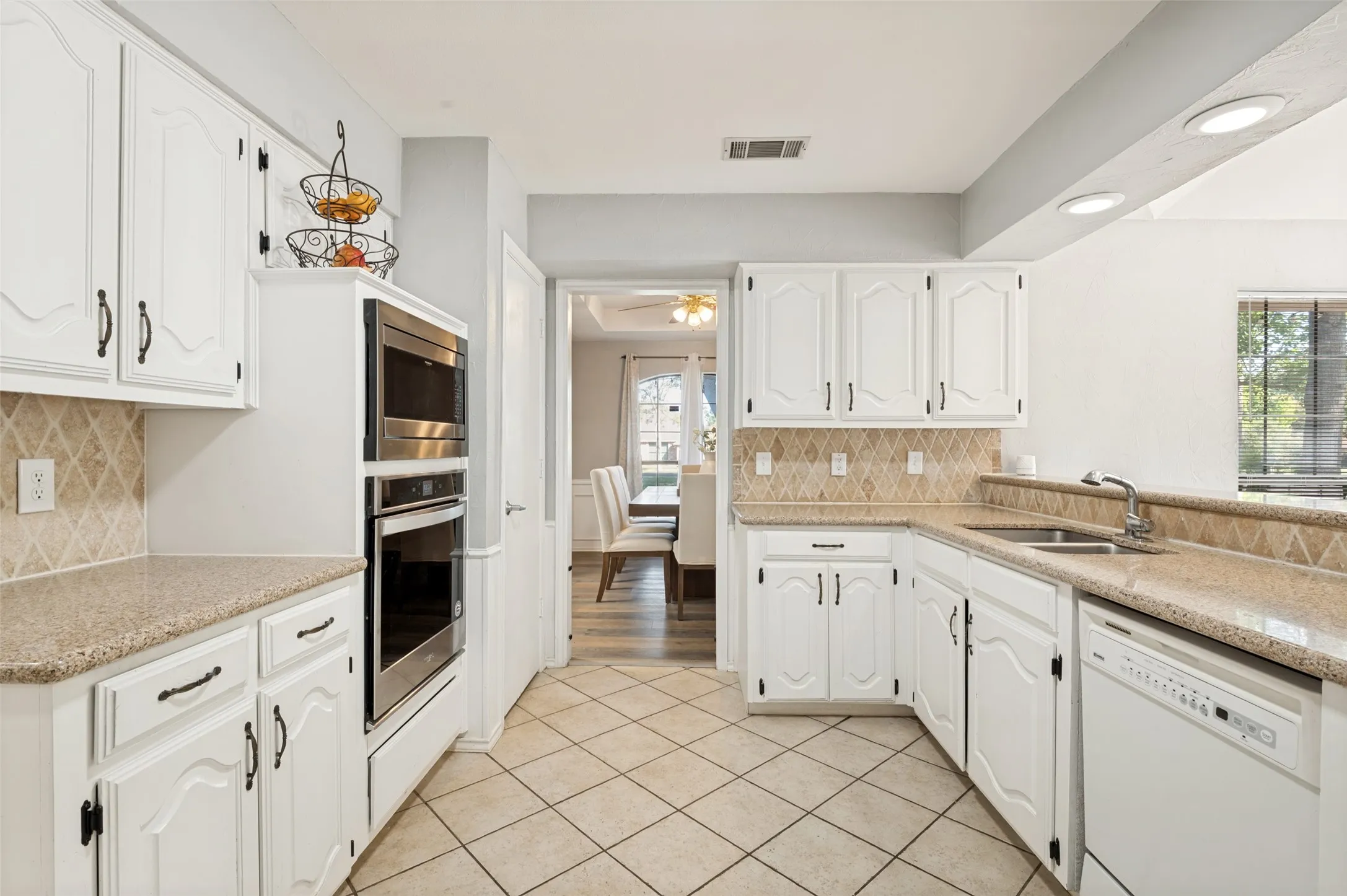 Single Family Residence For Sale in Ellis County , 901 Winding Creek Trail, Oak Leaf, Texas 75154, 3 Bedroom, 3 Bathroom, 3 Garage spaces, 2,576 Sqft, built in 1984, mls#21355895, Real Estate Agent in Oak Leaf, Homes For Sale in Ellis county, Homes For Sale in Oak Leaf, Realtor in Oak Leaf Texas, Real Estate Brokerage Independent Realty Texas, Luminita Cordes Realtor