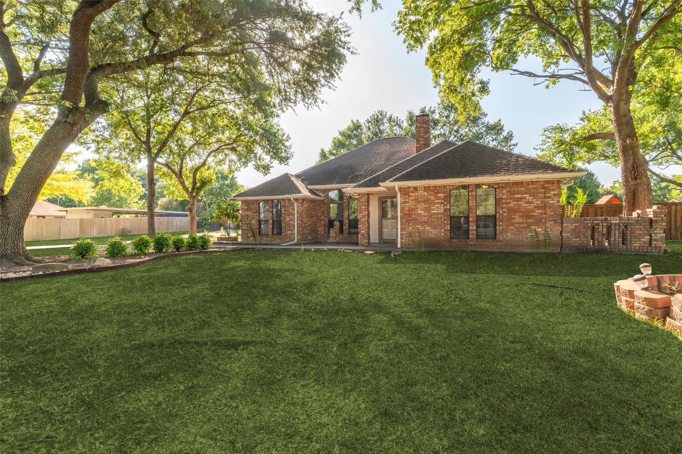 Single Family Residence For Sale in Ellis County , 901 Winding Creek Trail, Oak Leaf, Texas 75154, 3 Bedroom, 3 Bathroom, 3 Garage spaces, 2,576 Sqft, built in 1984, mls#21355895, Real Estate Agent in Oak Leaf, Homes For Sale in Ellis county, Homes For Sale in Oak Leaf, Realtor in Oak Leaf Texas, Real Estate Brokerage Independent Realty Texas, Luminita Cordes Realtor