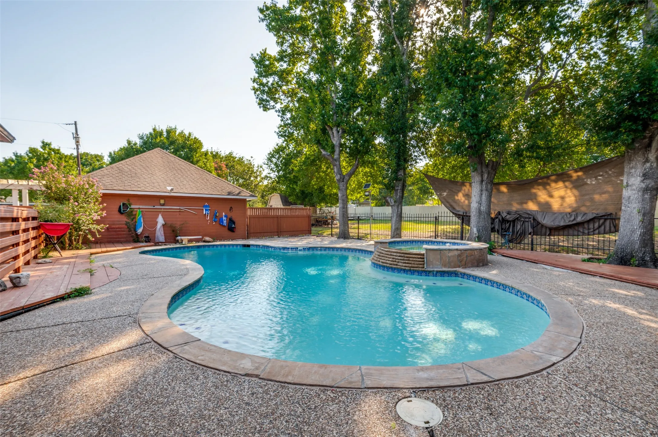 Single Family Residence For Sale in Ellis County , 901 Winding Creek Trail, Oak Leaf, Texas 75154, 3 Bedroom, 3 Bathroom, 3 Garage spaces, 2,576 Sqft, built in 1984, mls#21355895, Real Estate Agent in Oak Leaf, Homes For Sale in Ellis county, Homes For Sale in Oak Leaf, Realtor in Oak Leaf Texas, Real Estate Brokerage Independent Realty Texas, Luminita Cordes Realtor