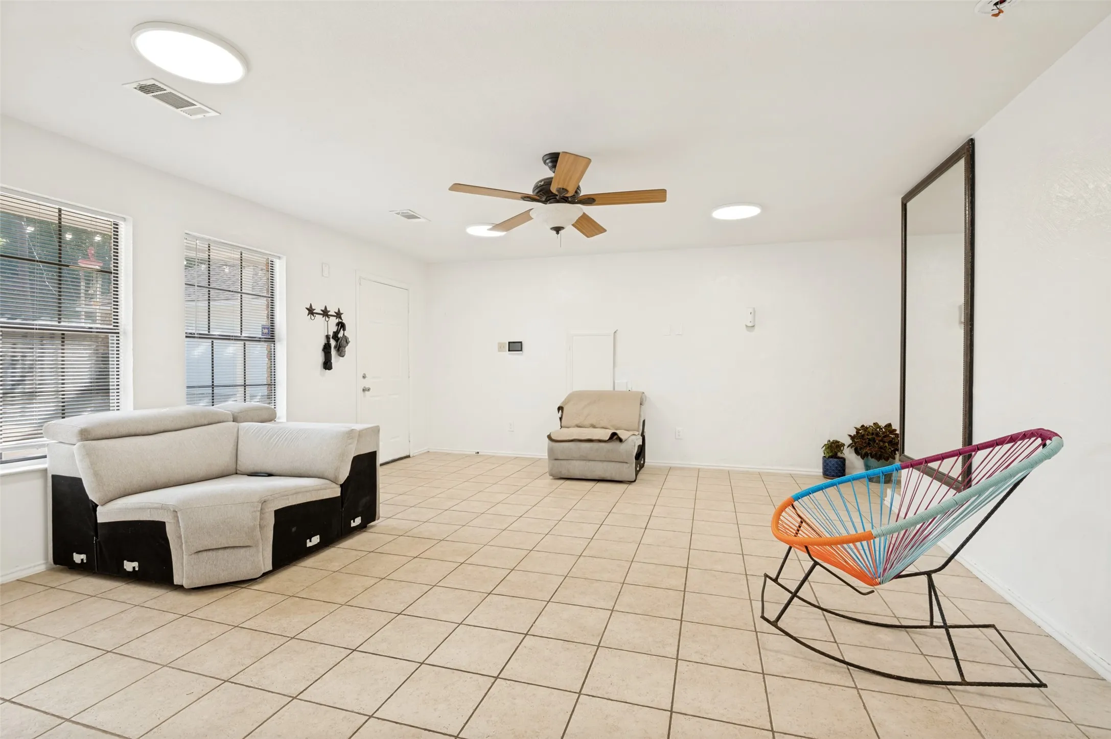 3rd living room or can be bedroom or office