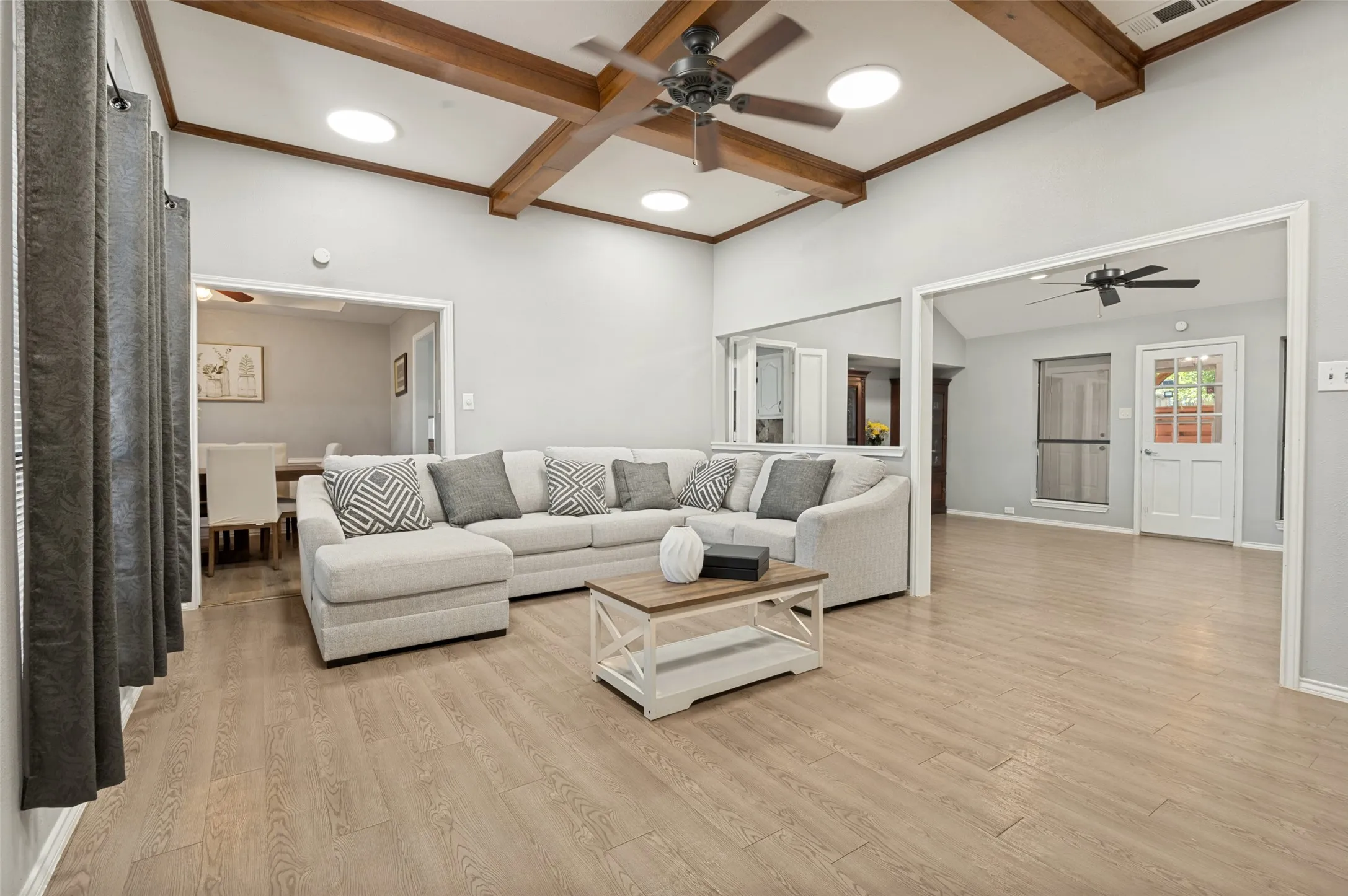 Single Family Residence For Sale in Ellis County , 901 Winding Creek Trail, Oak Leaf, Texas 75154, 3 Bedroom, 3 Bathroom, 3 Garage spaces, 2,576 Sqft, built in 1984, mls#21355895, Real Estate Agent in Oak Leaf, Homes For Sale in Ellis county, Homes For Sale in Oak Leaf, Realtor in Oak Leaf Texas, Real Estate Brokerage Independent Realty Texas, Luminita Cordes Realtor