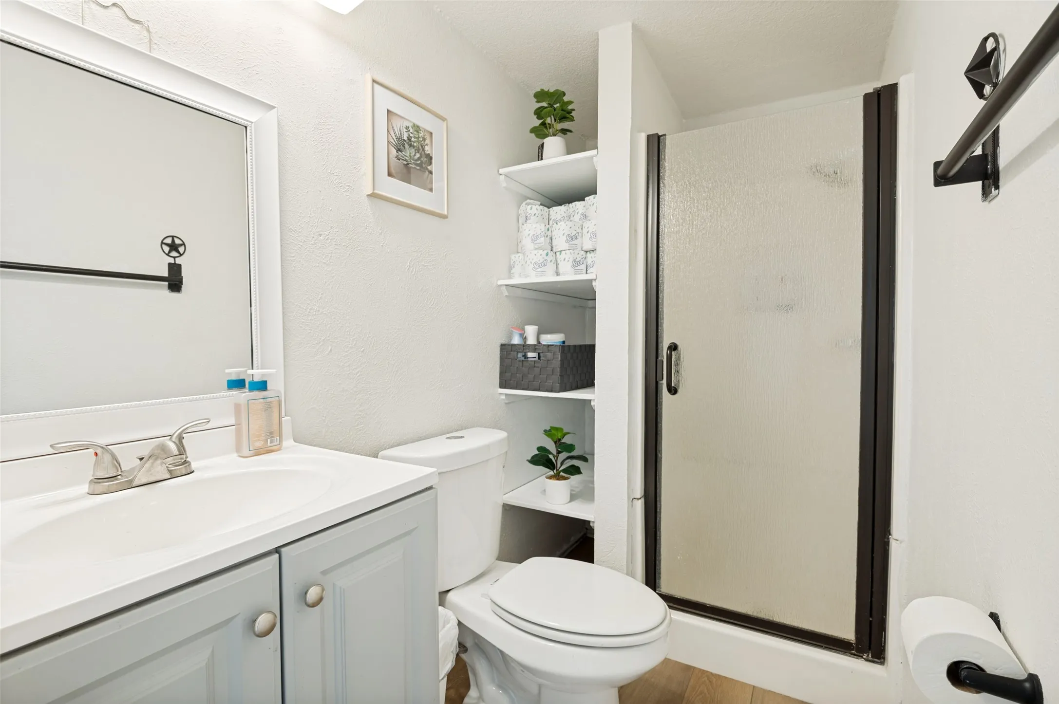 Single Family Residence For Sale in Ellis County , 901 Winding Creek Trail, Oak Leaf, Texas 75154, 3 Bedroom, 3 Bathroom, 3 Garage spaces, 2,576 Sqft, built in 1984, mls#21355895, Real Estate Agent in Oak Leaf, Homes For Sale in Ellis county, Homes For Sale in Oak Leaf, Realtor in Oak Leaf Texas, Real Estate Brokerage Independent Realty Texas, Luminita Cordes Realtor