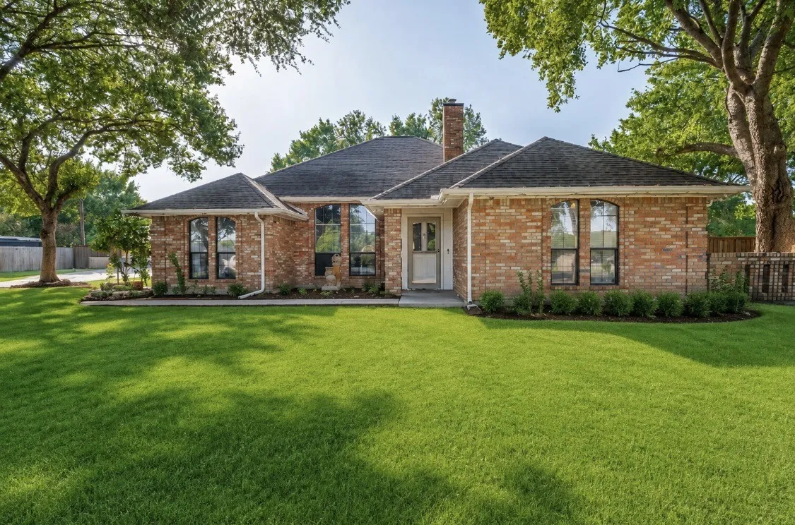 Single Family Residence For Sale in Ellis County , 901 Winding Creek Trail, Oak Leaf, Texas 75154, 3 Bedroom, 3 Bathroom, 3 Garage spaces, 2,576 Sqft, built in 1984, mls#21355895, Real Estate Agent in Oak Leaf, Homes For Sale in Ellis county, Homes For Sale in Oak Leaf, Realtor in Oak Leaf Texas, Real Estate Brokerage Independent Realty Texas, Luminita Cordes Realtor