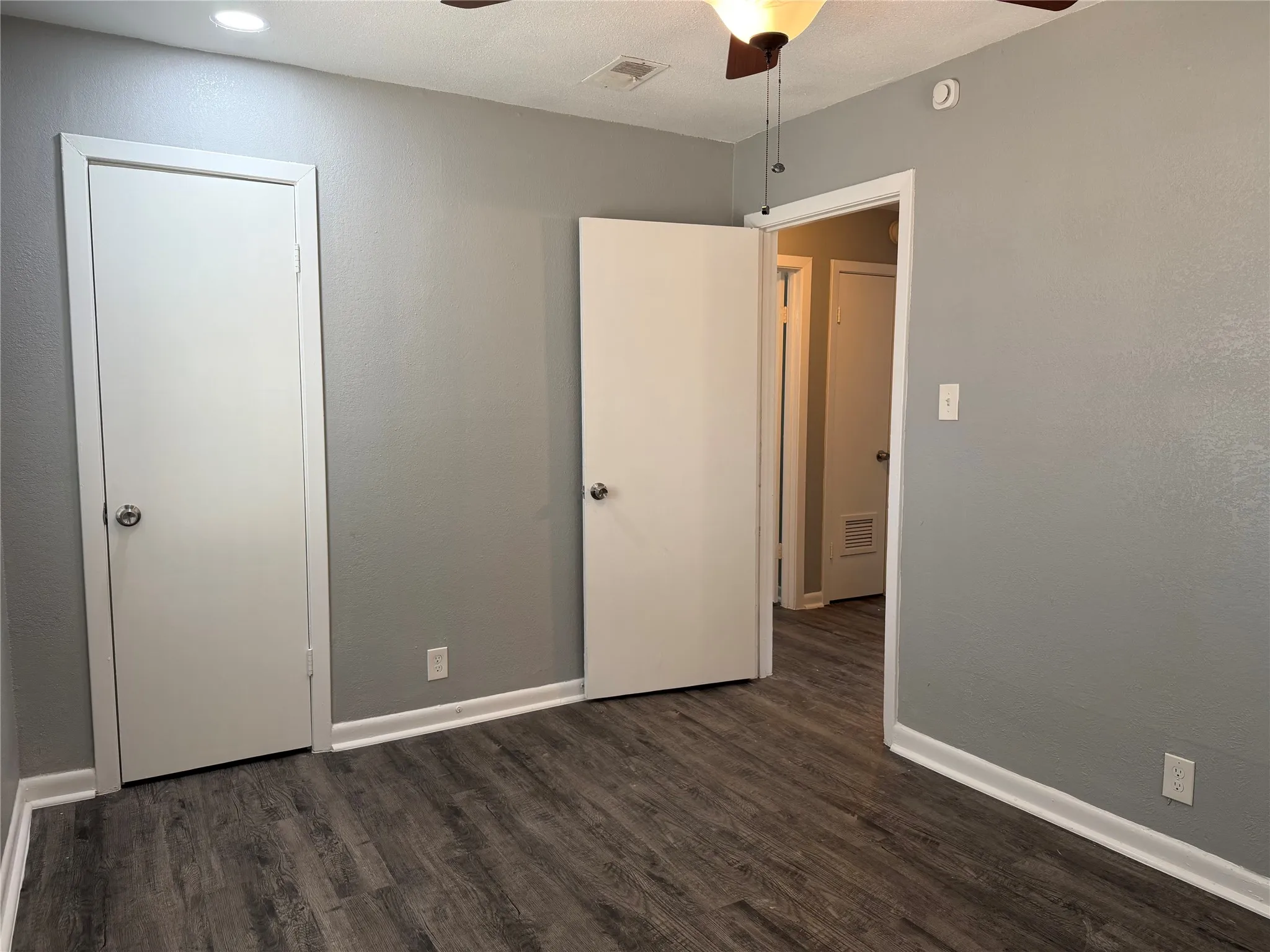 Duplex For Rent in Tarrant County , 2504 Normont Circle, Fort Worth, Texas 76103, 2 Bedroom, 1 Bathroom, 1 Garage spaces, 774 Sqft, built in 1954, mls#21355899, Real Estate Agent in Fort Worth, Homes For Rent in Tarrant county, Homes For Rent in Fort Worth, Realtor in Fort Worth Texas, Real Estate Brokerage Independent Realty Texas, Luminita Cordes Realtor