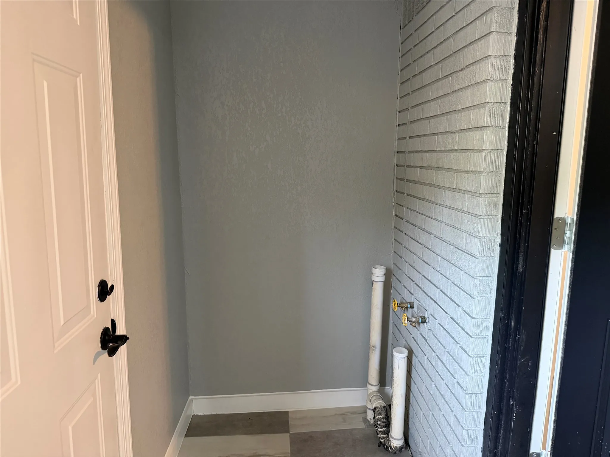 Duplex For Rent in Tarrant County , 2504 Normont Circle, Fort Worth, Texas 76103, 2 Bedroom, 1 Bathroom, 1 Garage spaces, 774 Sqft, built in 1954, mls#21355899, Real Estate Agent in Fort Worth, Homes For Rent in Tarrant county, Homes For Rent in Fort Worth, Realtor in Fort Worth Texas, Real Estate Brokerage Independent Realty Texas, Luminita Cordes Realtor