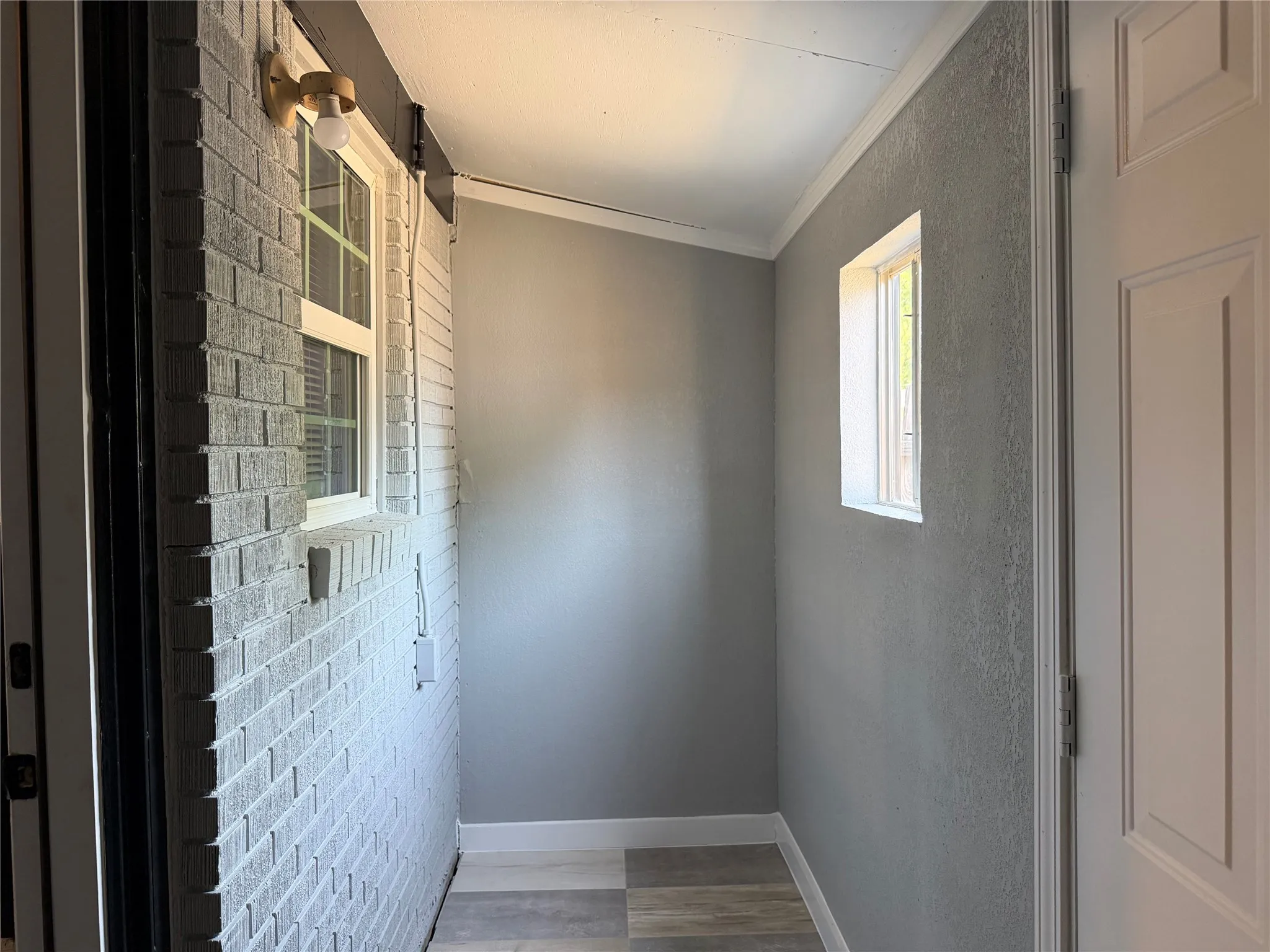 Duplex For Rent in Tarrant County , 2504 Normont Circle, Fort Worth, Texas 76103, 2 Bedroom, 1 Bathroom, 1 Garage spaces, 774 Sqft, built in 1954, mls#21355899, Real Estate Agent in Fort Worth, Homes For Rent in Tarrant county, Homes For Rent in Fort Worth, Realtor in Fort Worth Texas, Real Estate Brokerage Independent Realty Texas, Luminita Cordes Realtor